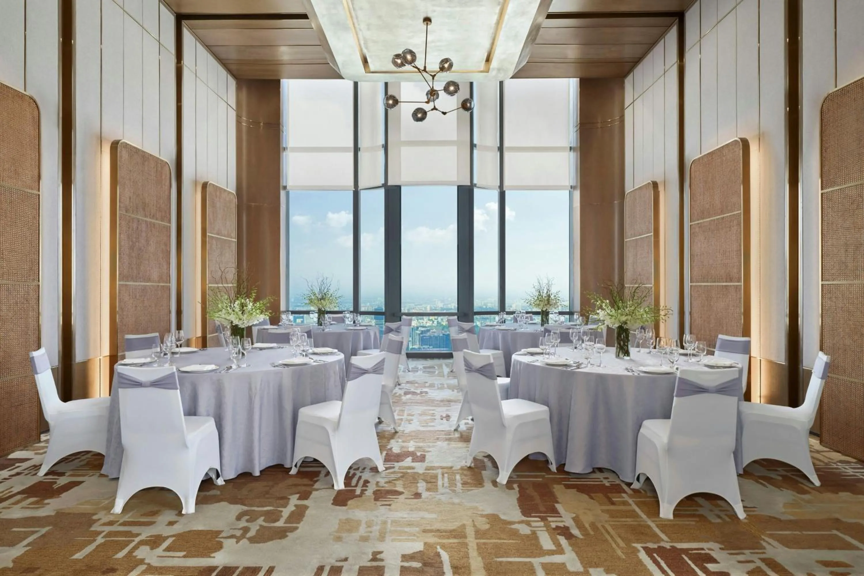 Meeting/conference room in Vinpearl Landmark 81, Autograph Collection