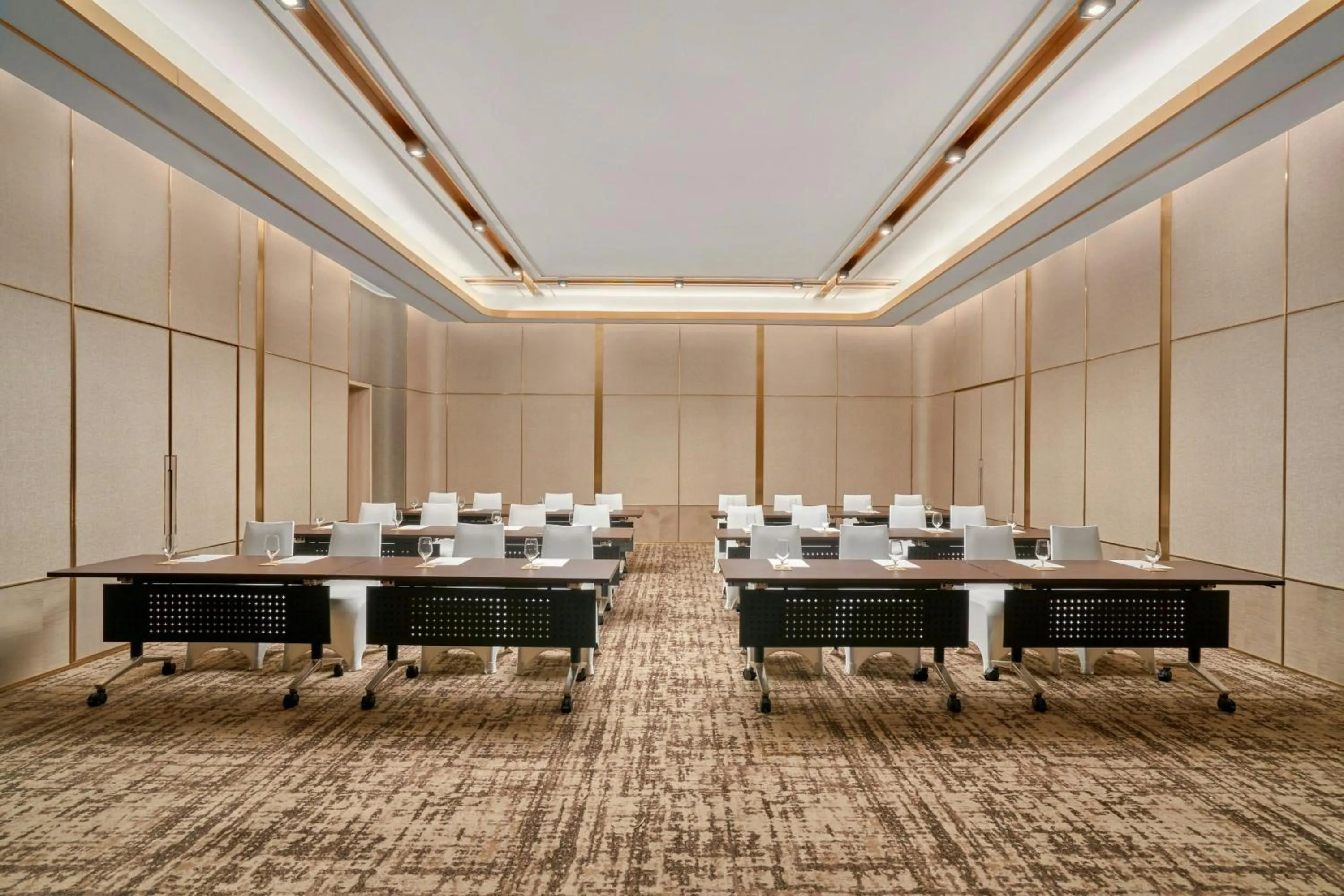 Meeting/conference room in Vinpearl Landmark 81, Autograph Collection
