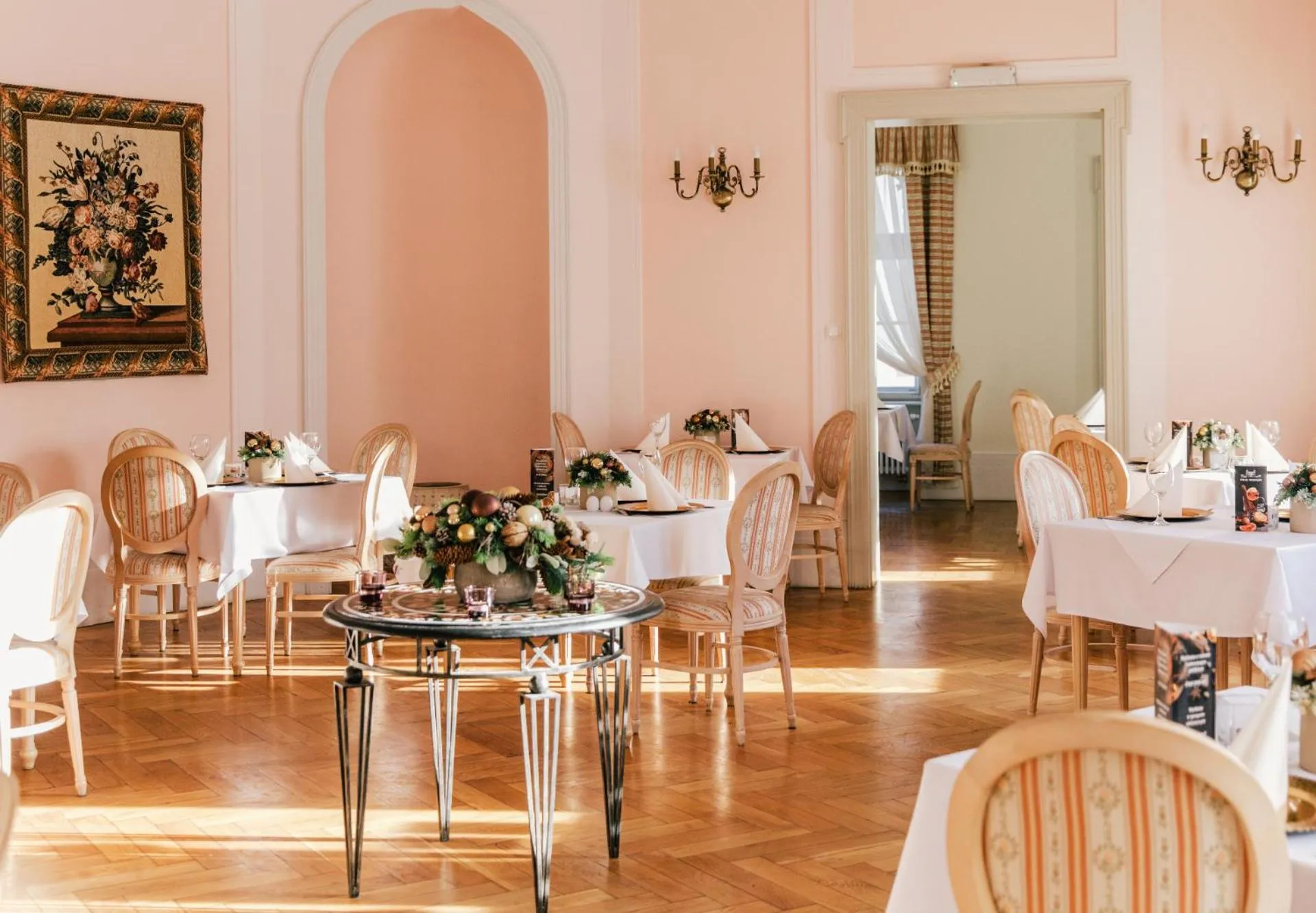 Restaurant/places to eat in Pałac Wojanów