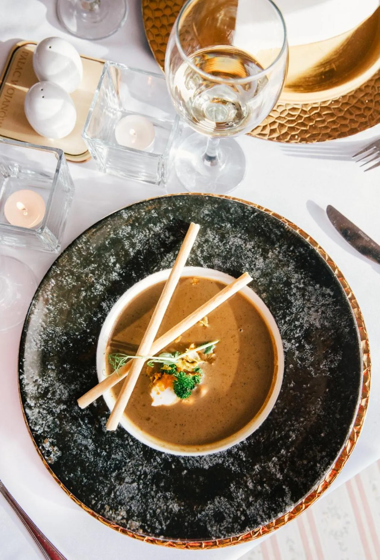 Restaurant/places to eat in Pałac Wojanów