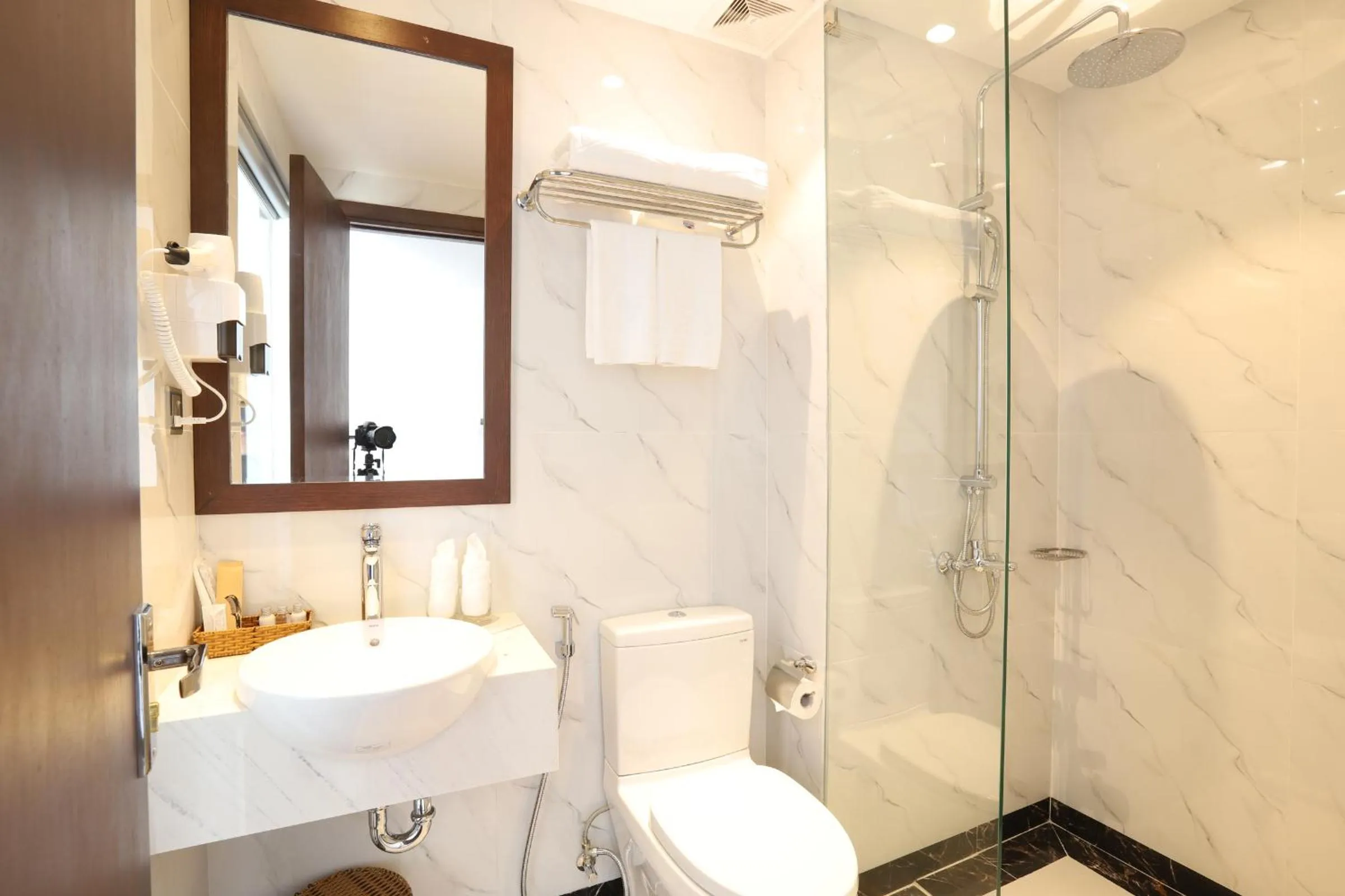 Shower in Aloha Hotel Nha Trang