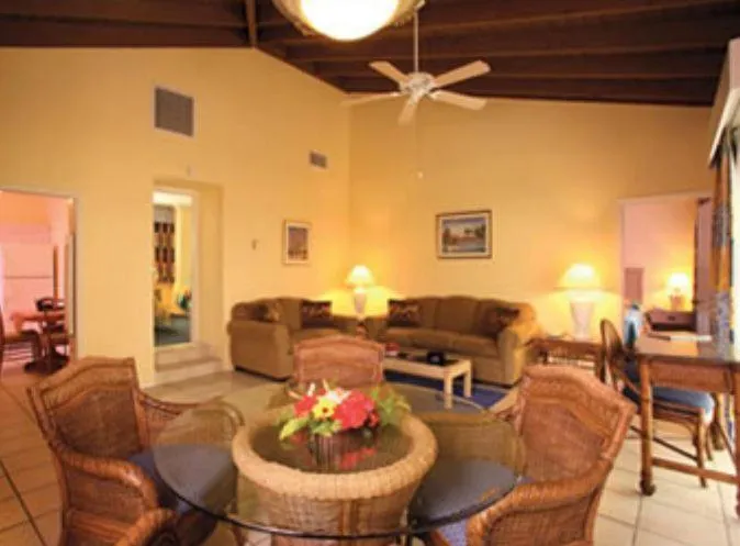 Living room in Bay View Suites Paradise Island