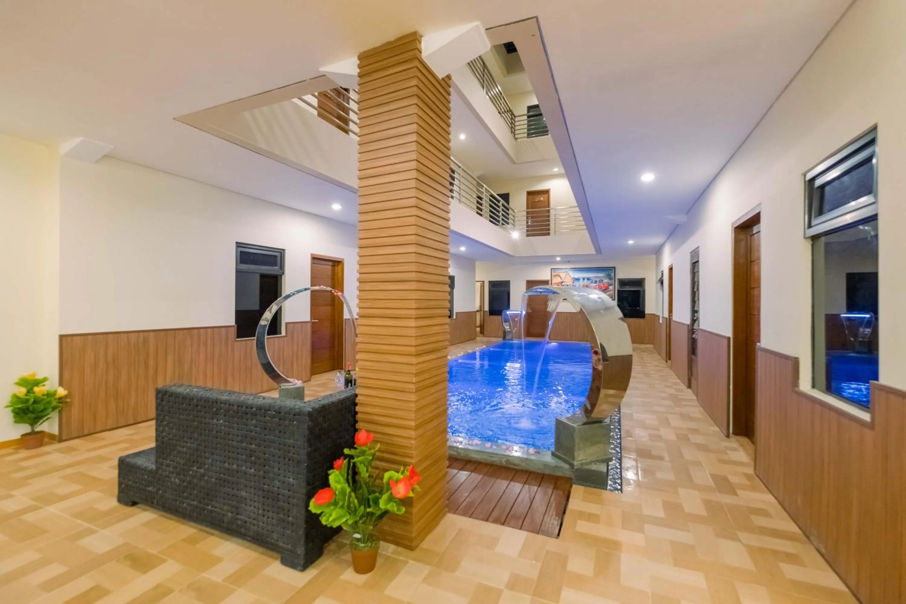 Swimming pool in Caroline Guest House