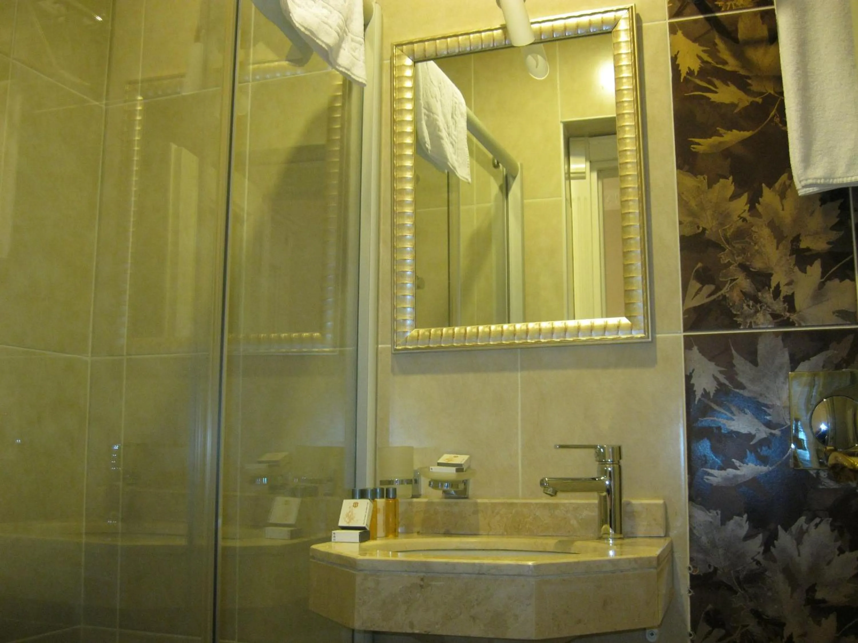 Bathroom in Hotel Coliseum