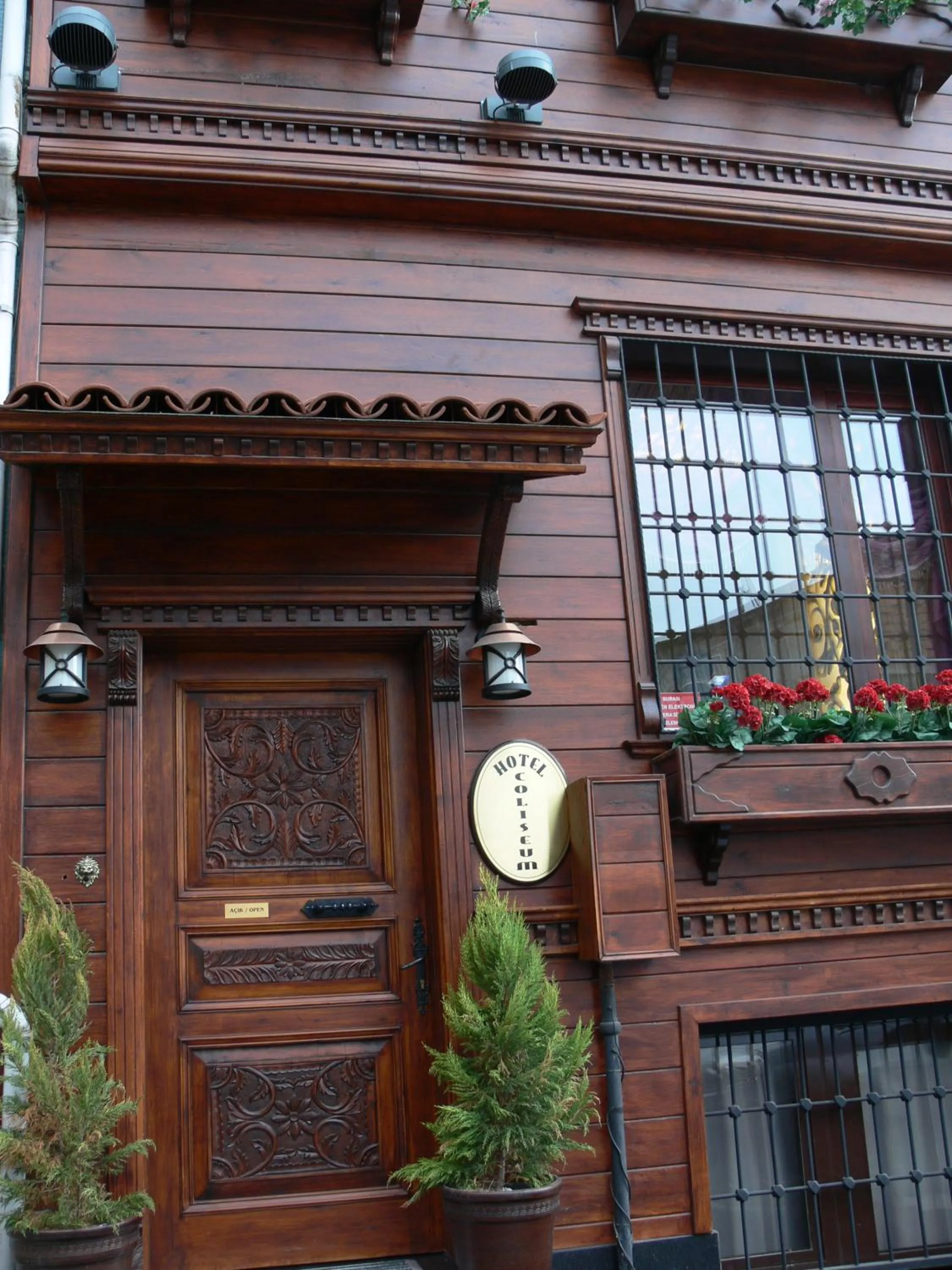 Facade/entrance in Hotel Coliseum