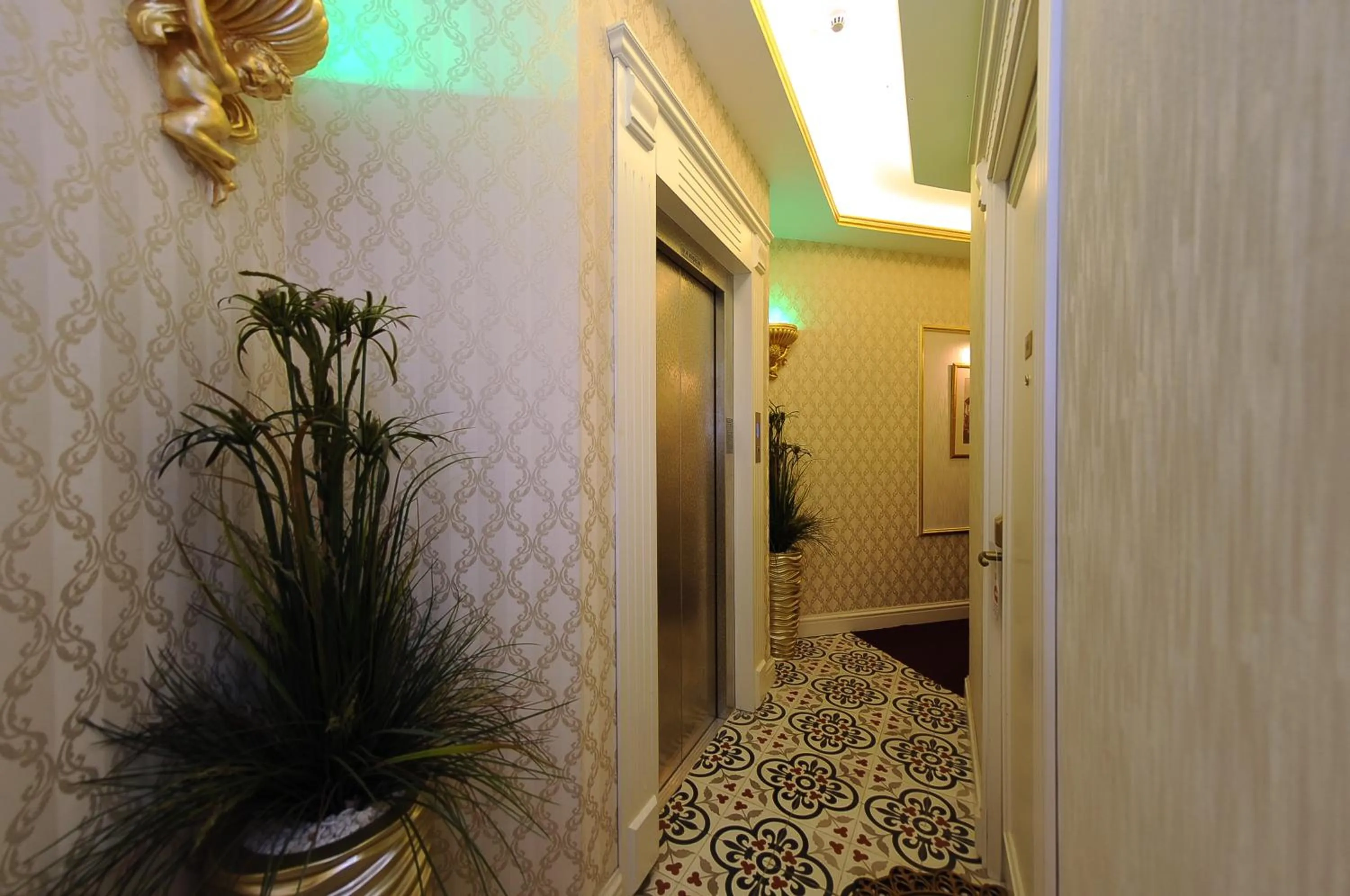 Decorative detail in Hotel Coliseum