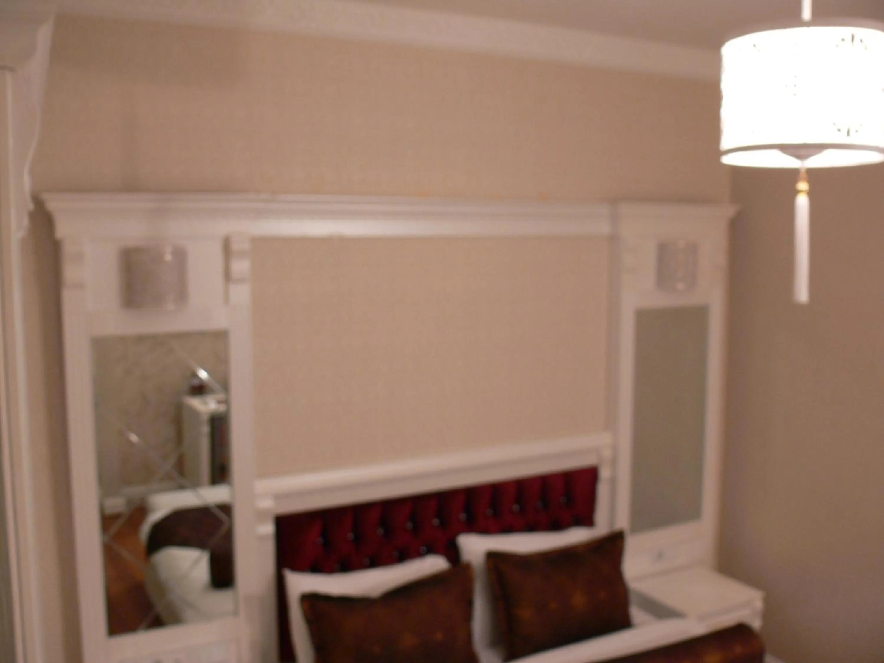 Bathroom, Bed in Hotel Coliseum