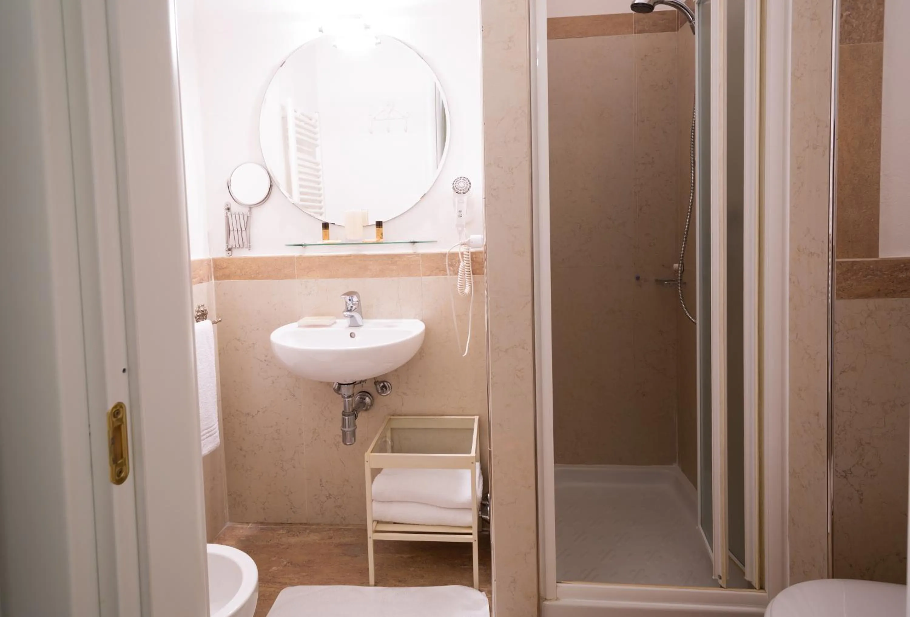 Shower in Gourmet B&B Villa Landucci