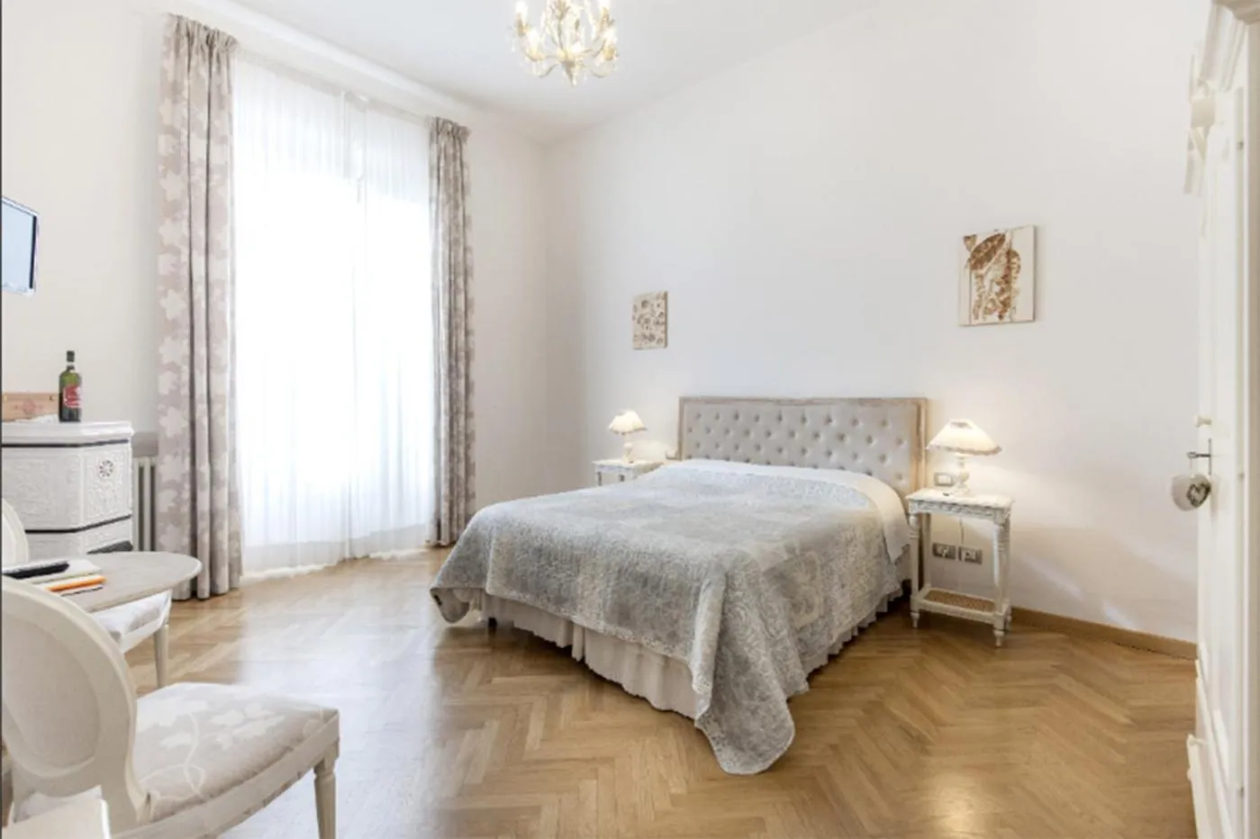 Bed in Gourmet B&B Villa Landucci