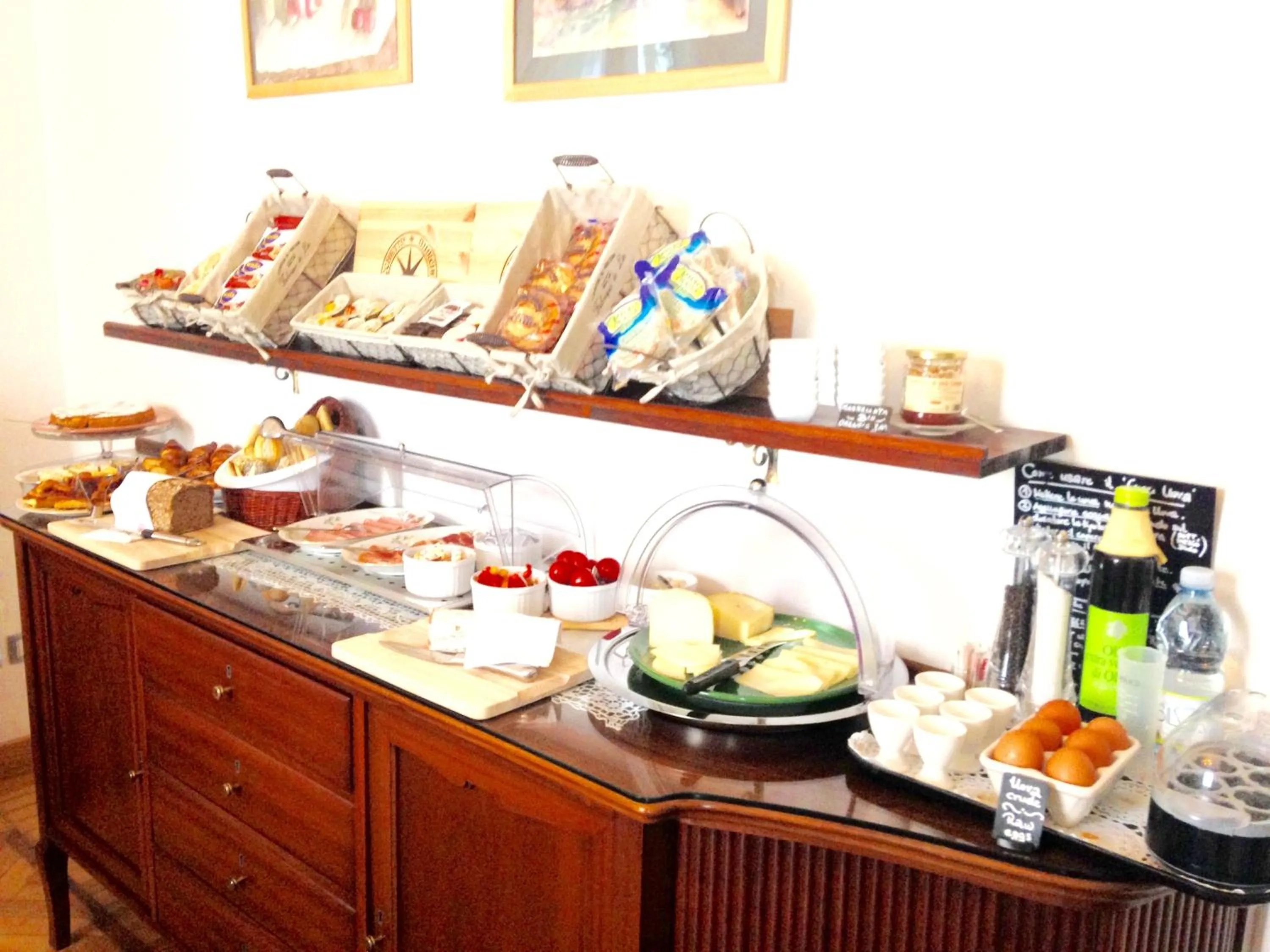 Breakfast in Gourmet B&B Villa Landucci