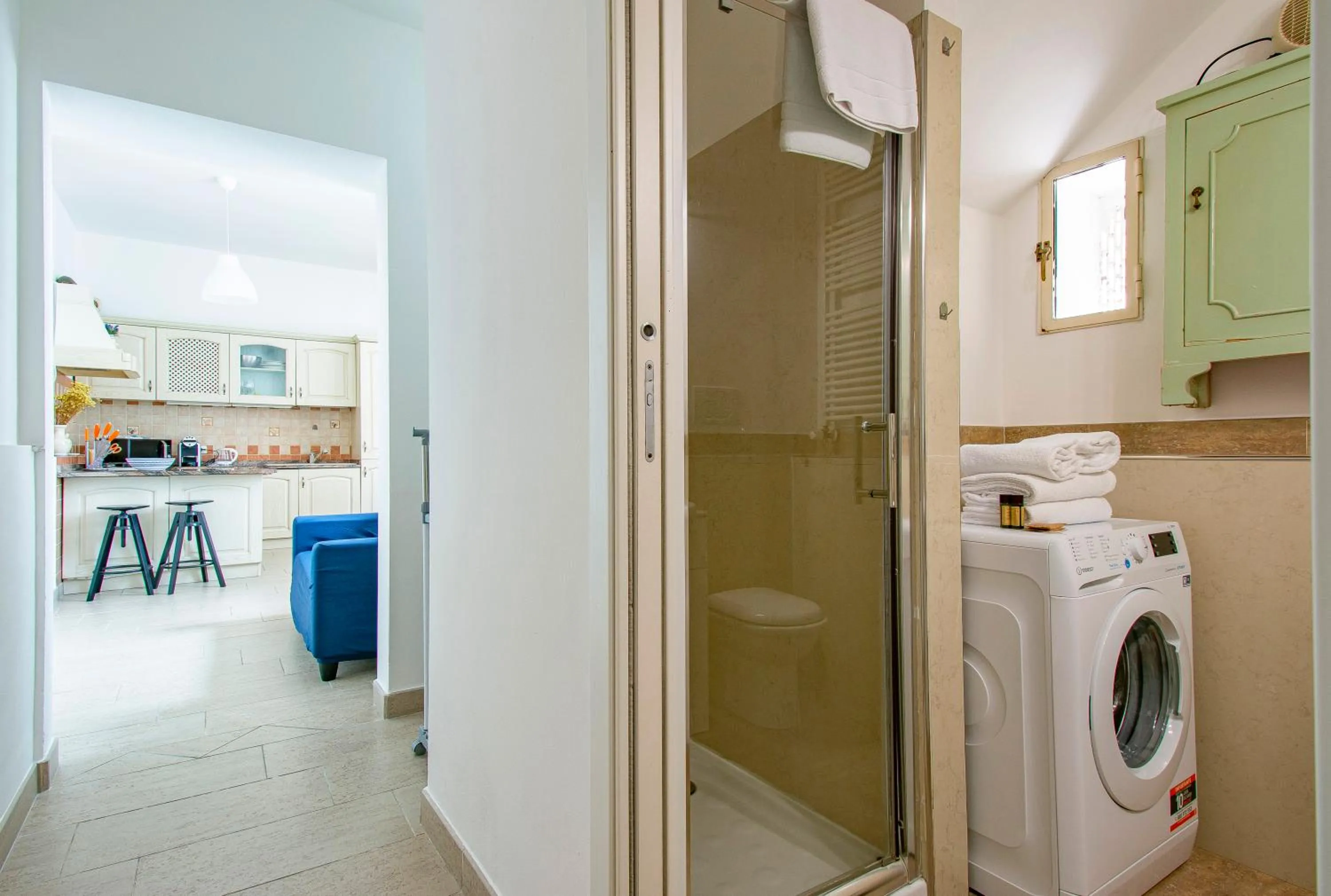 washing machine in Gourmet B&B Villa Landucci