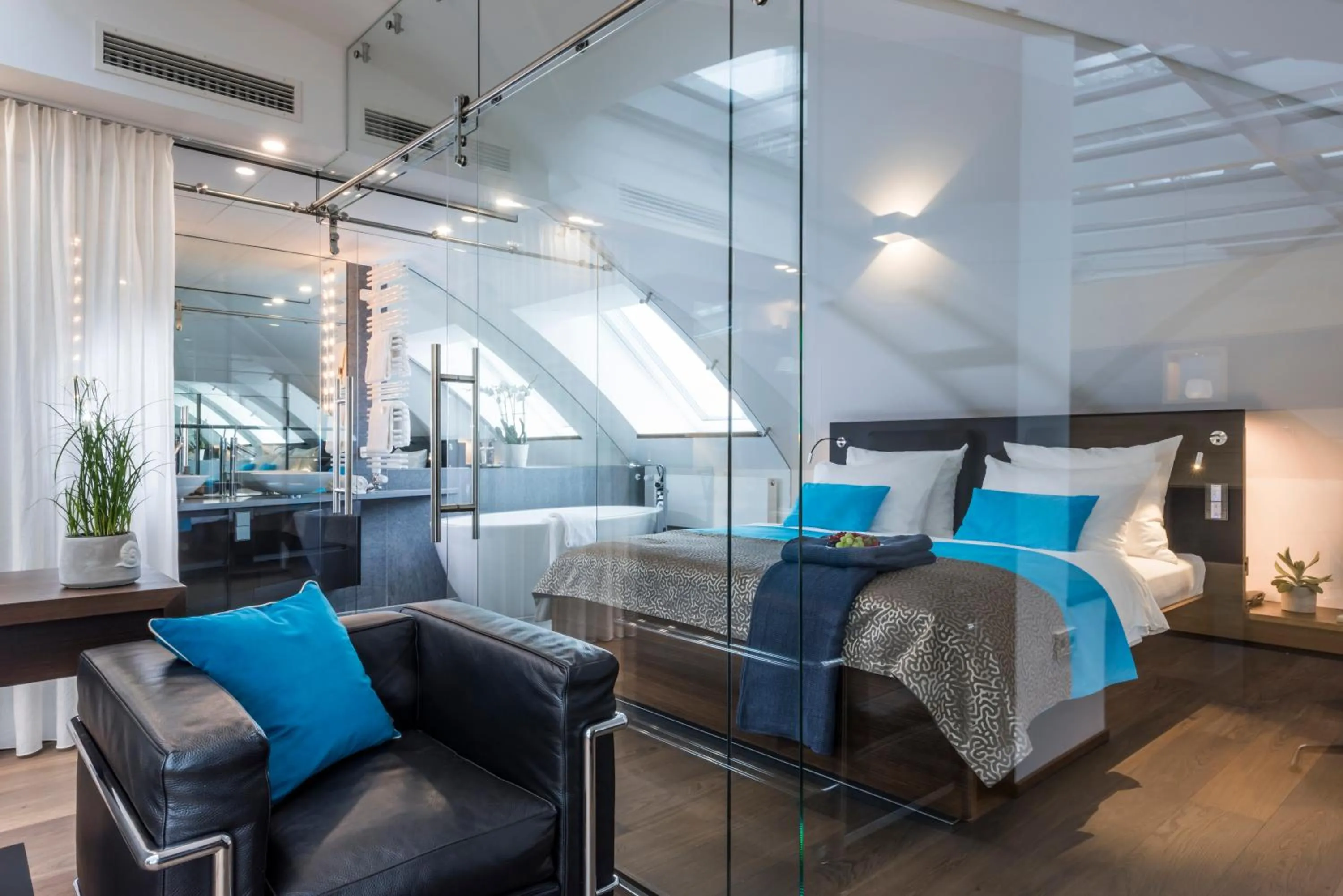 Bedroom, Bed in SEEhotel Friedrichshafen