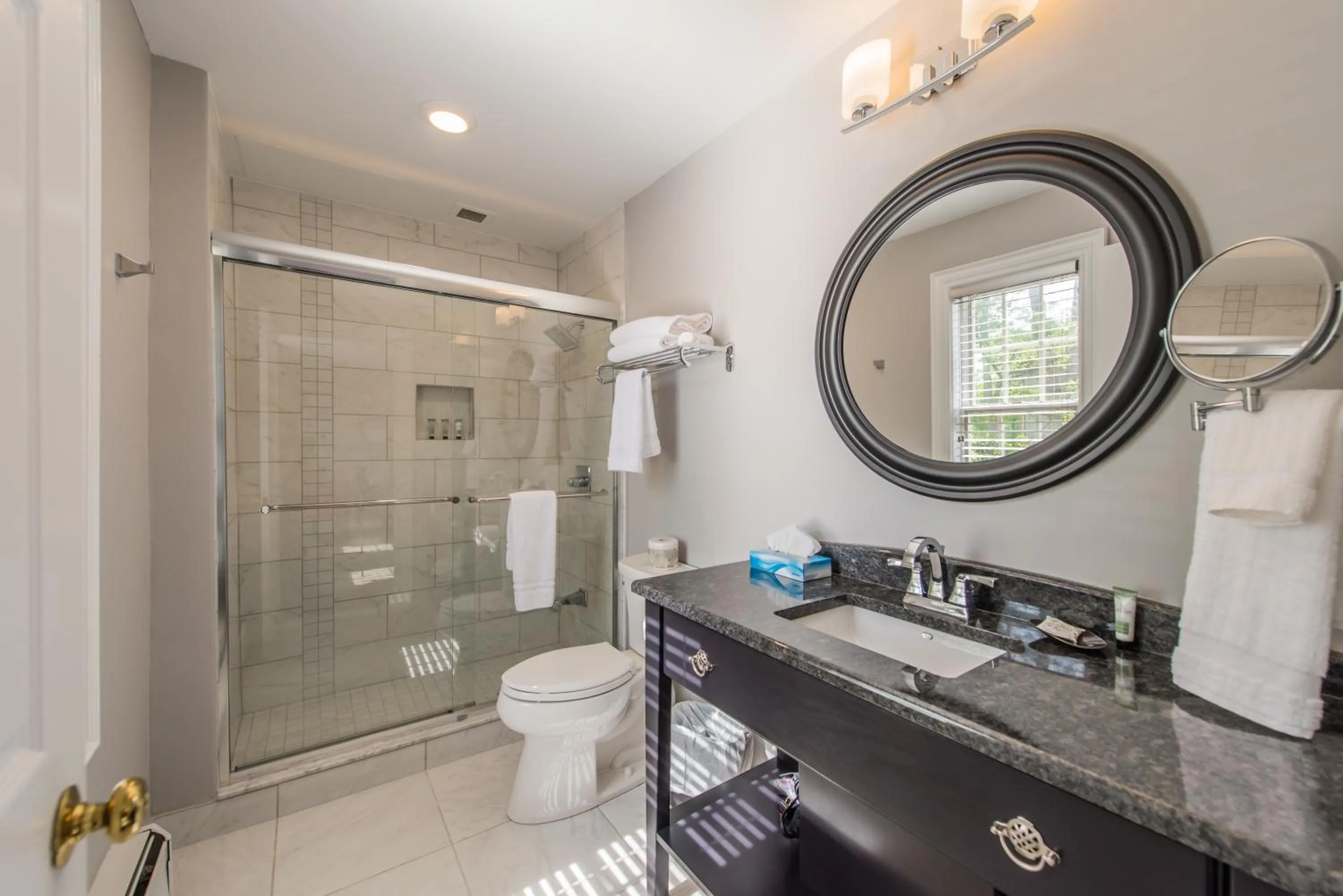 Bathroom in Idlewyld Inn & Spa