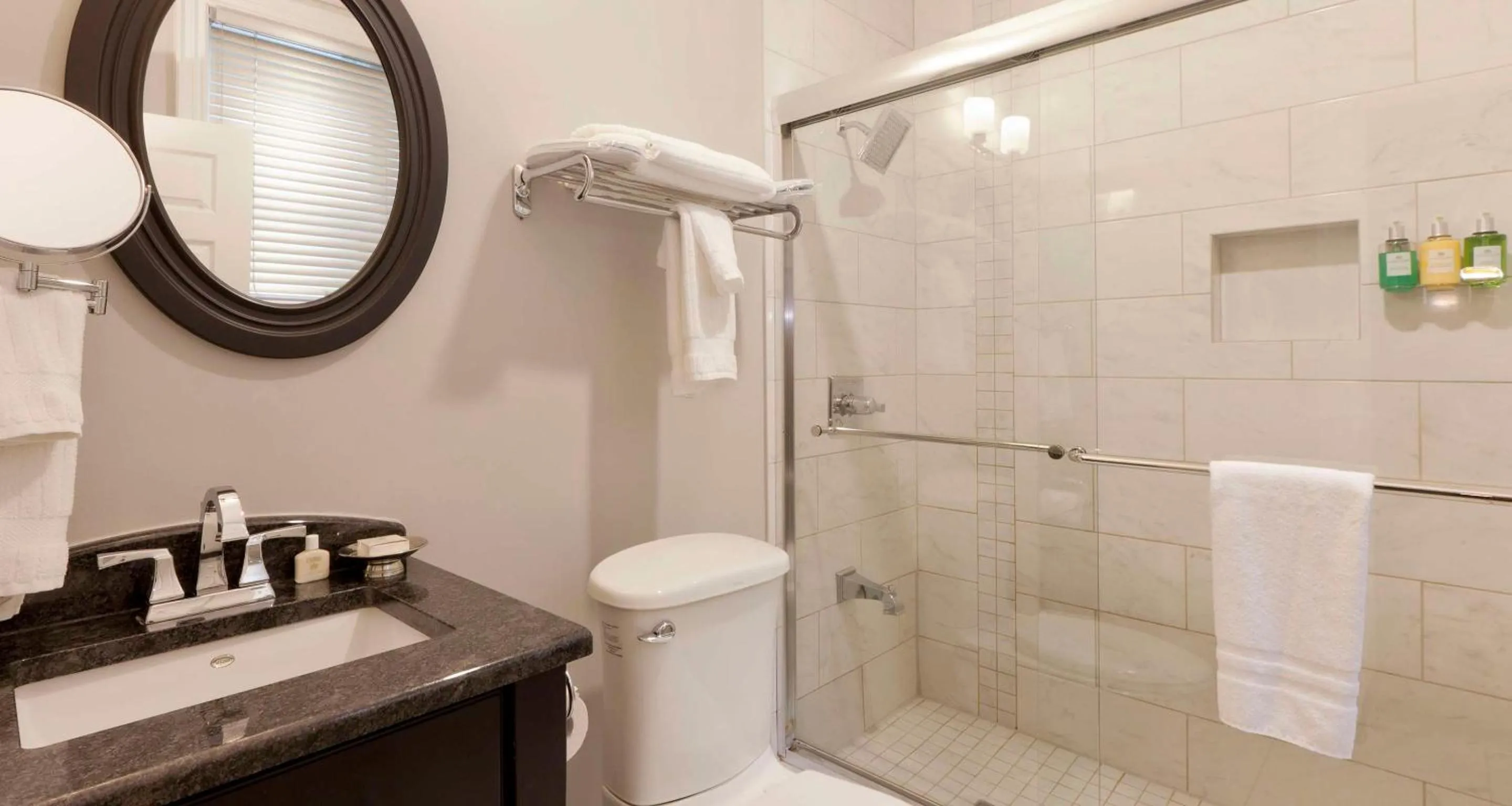 Bathroom in Idlewyld Inn & Spa