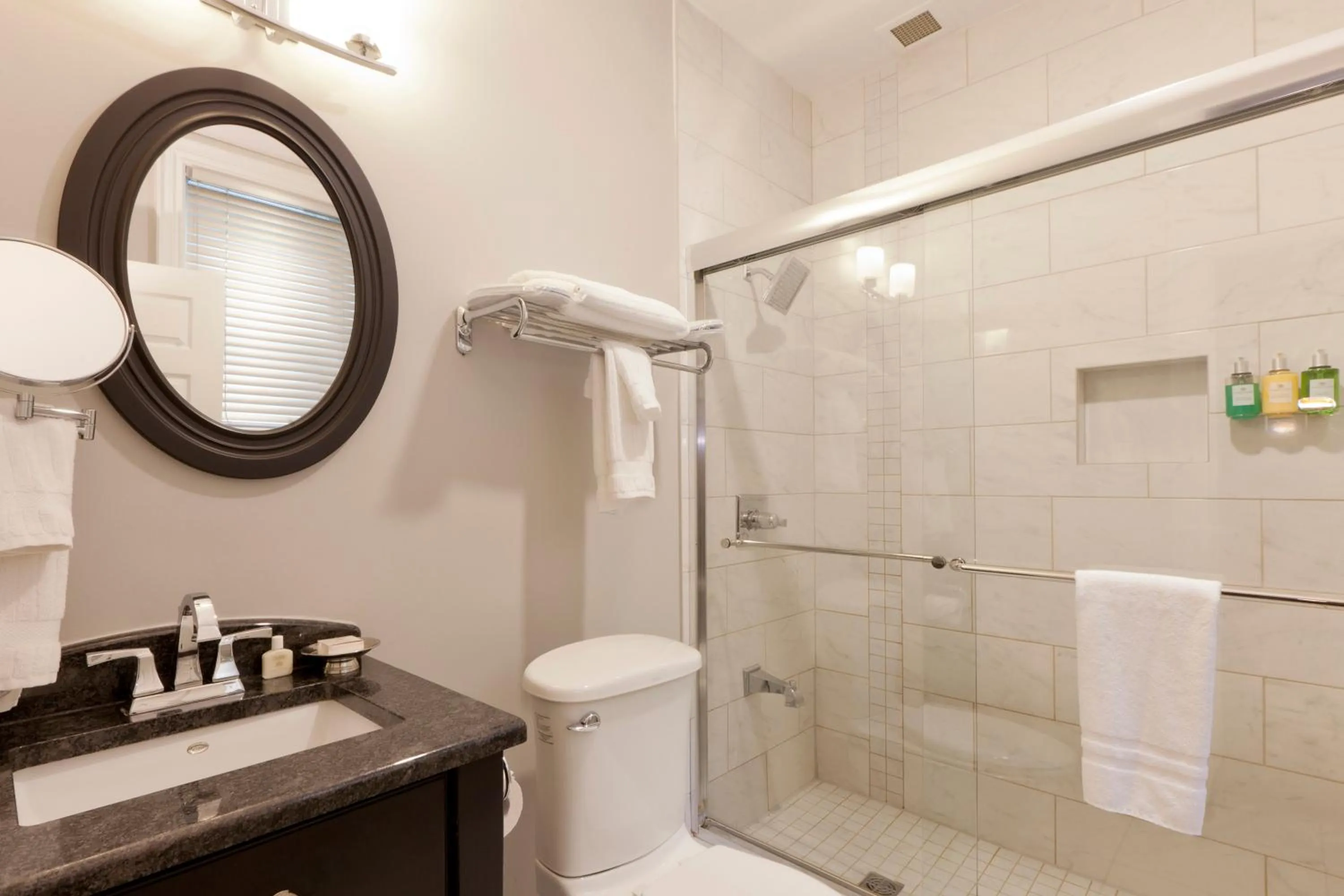 Bathroom in Idlewyld Inn & Spa