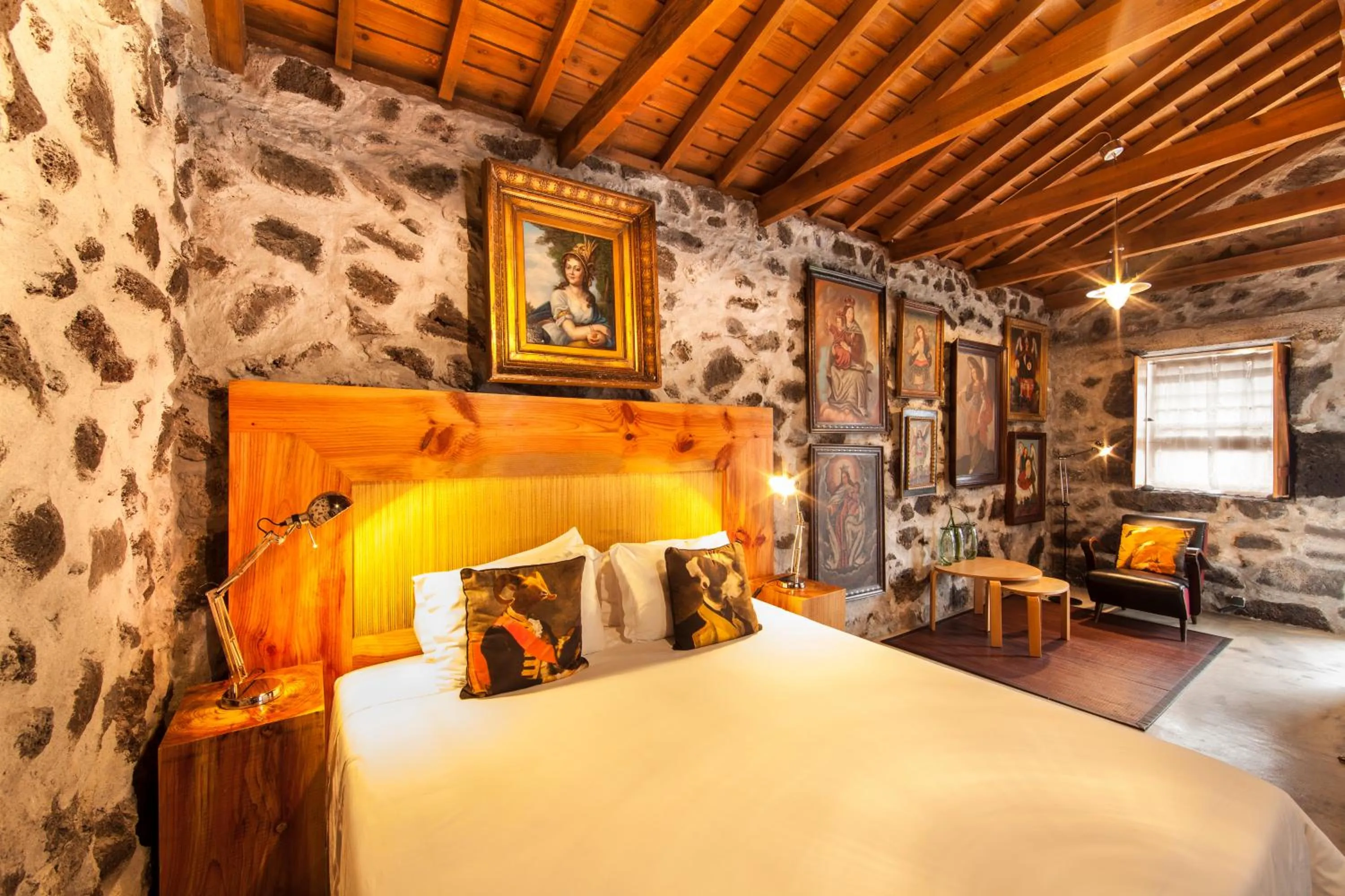 Photo of the whole room, Bed in Pocinhobay