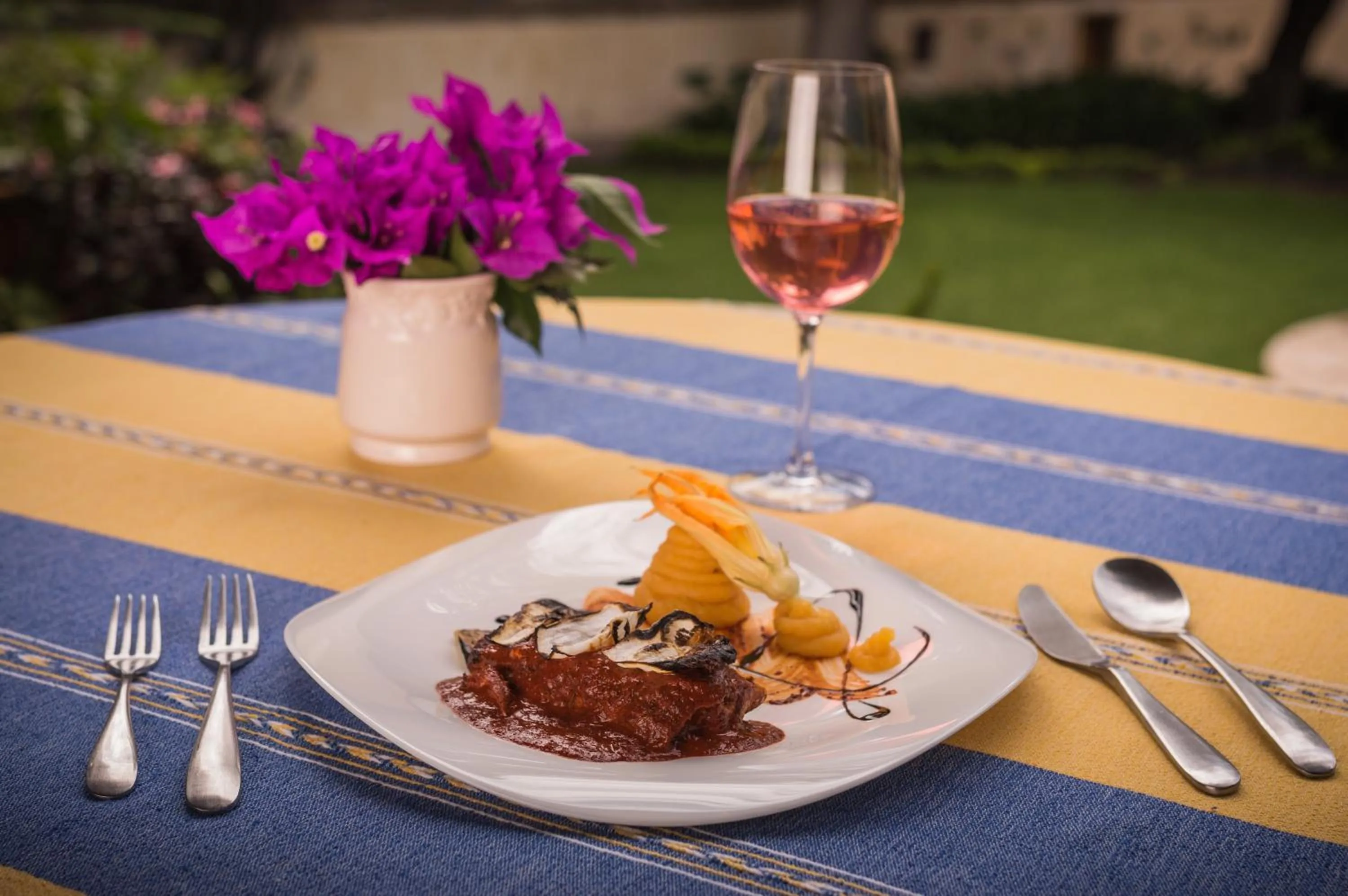 Restaurant/places to eat in Hacienda Labor de Rivera Hotel Boutique & Eventos