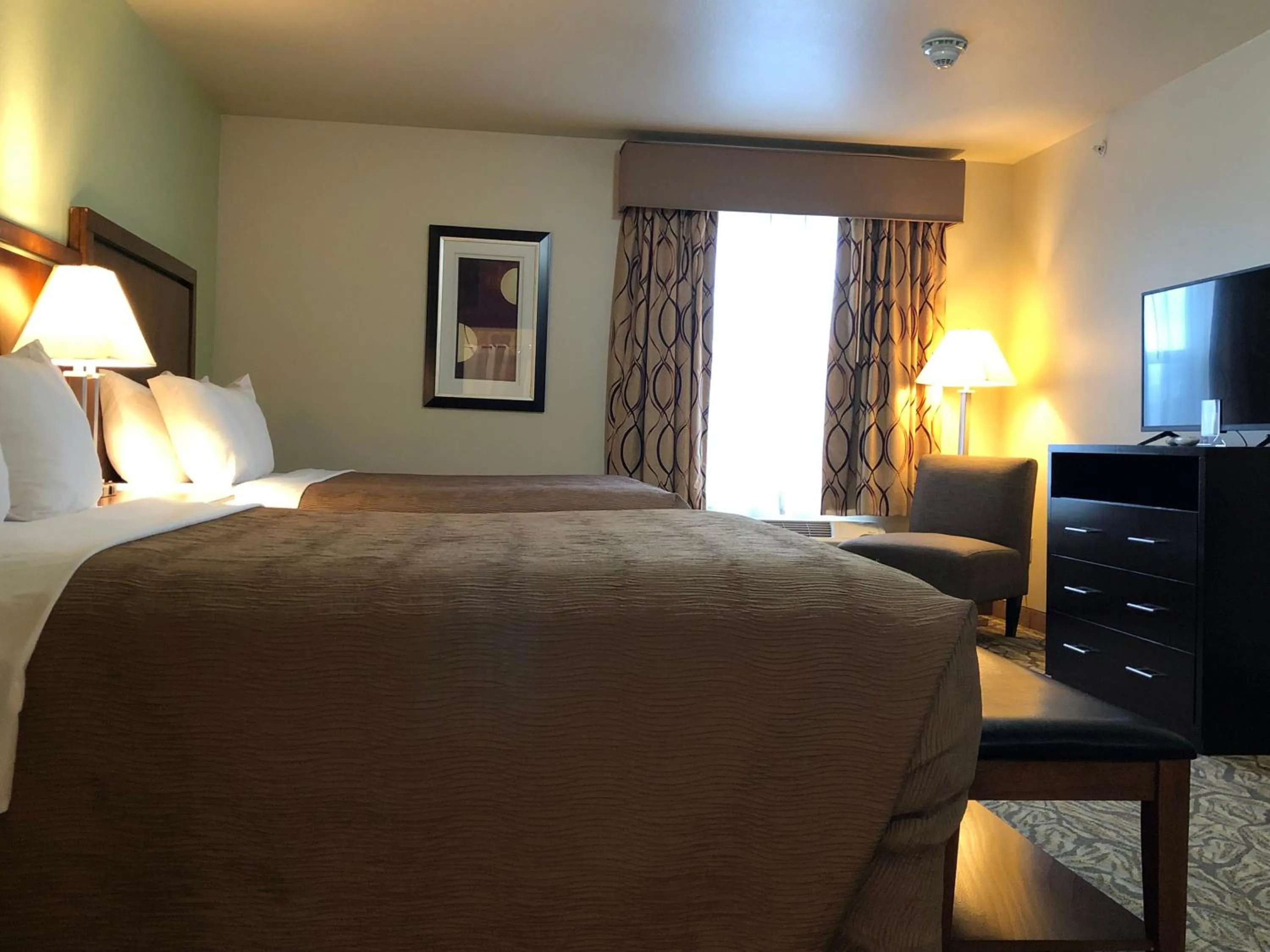 Bed in Aspen Suites Hotel Anchorage