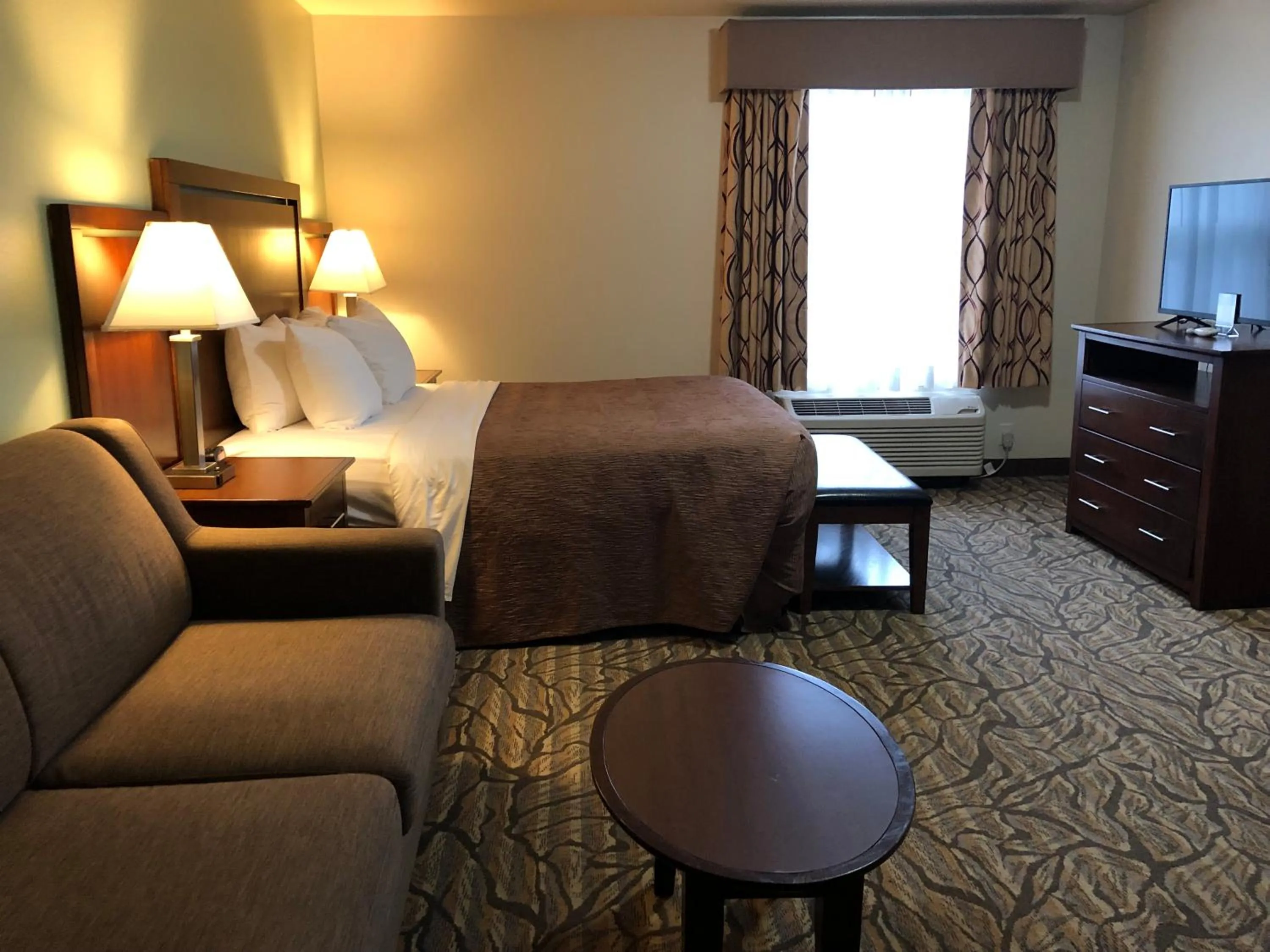 Living room in Aspen Suites Hotel Anchorage