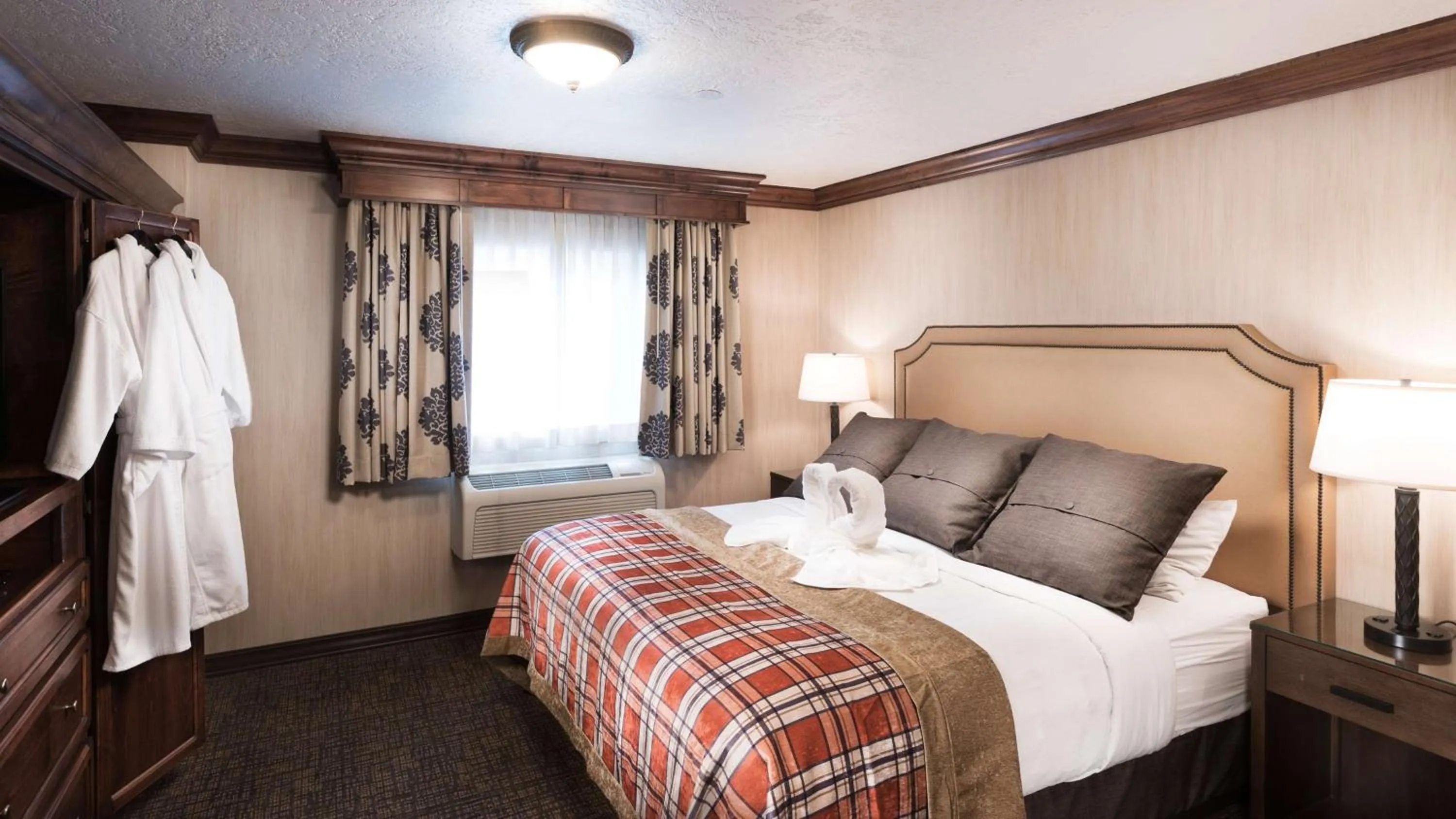 Photo of the whole room, Bed in Best Western Plus Flathead Lake Inn and Suites