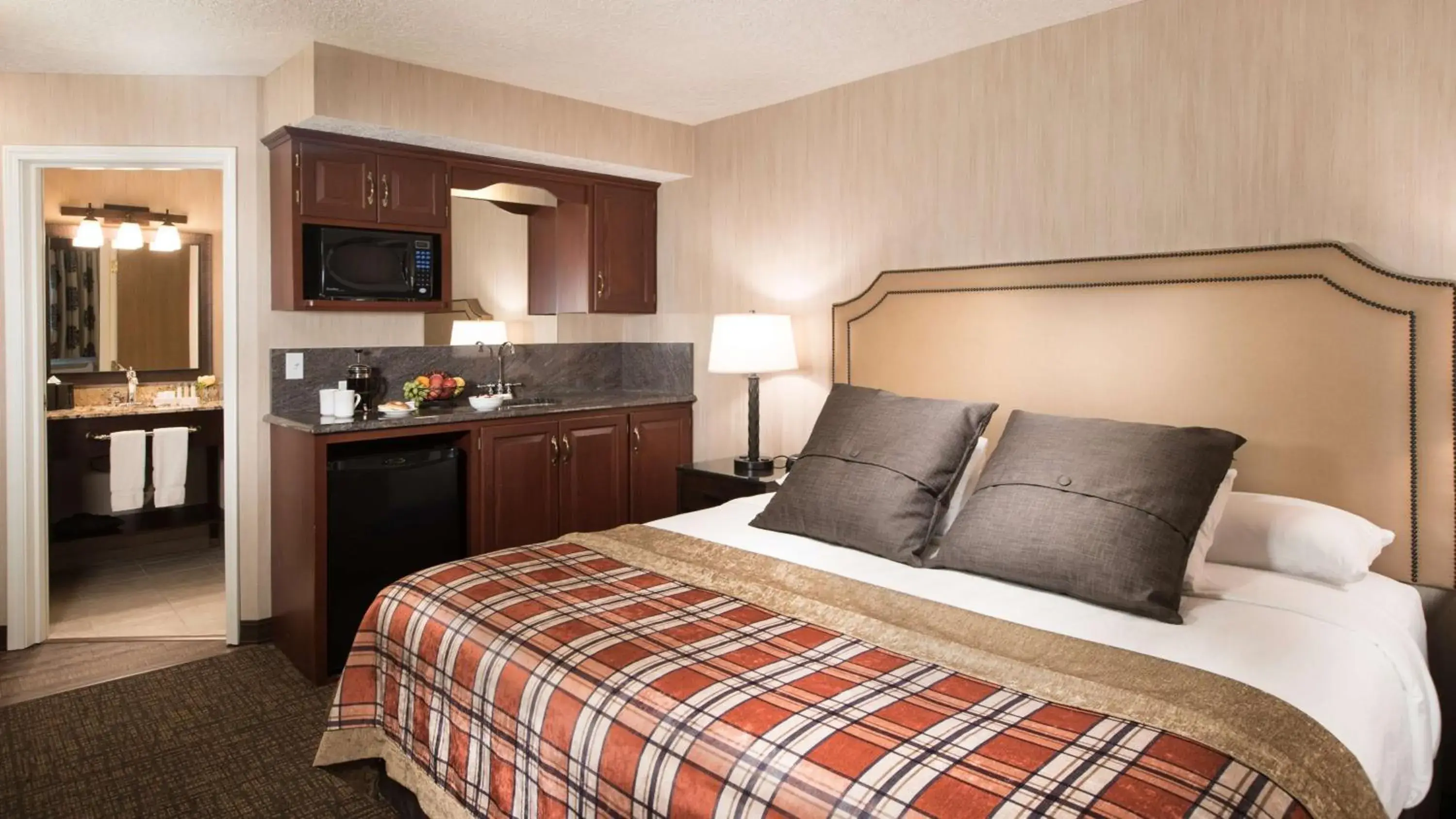 King Room - Non-Smoking in Best Western Plus Flathead Lake Inn and Suites King Room - Non-Smoking in Best Western Plus Flathead Lake Inn and Suites