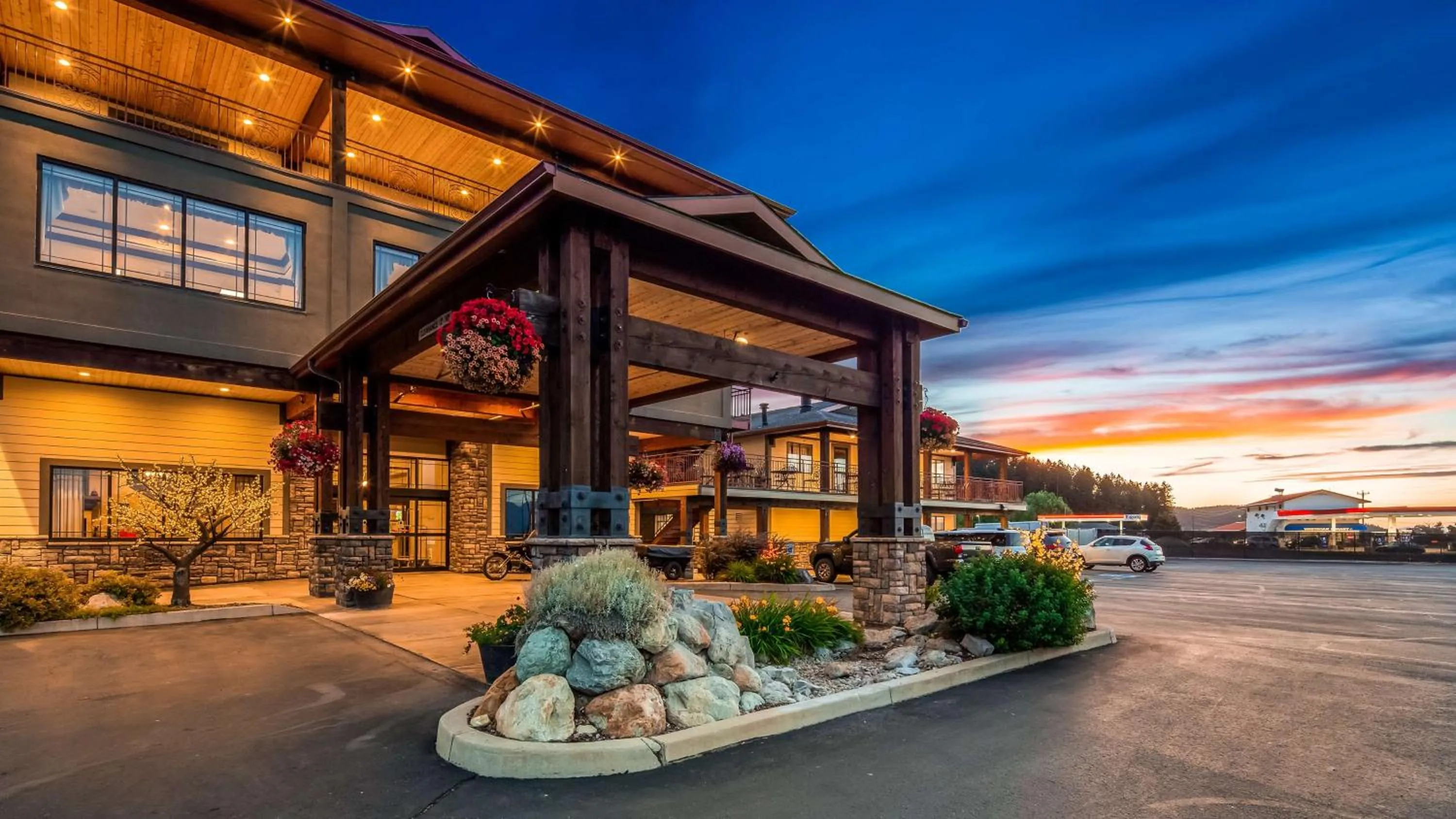 Property building in Best Western Plus Flathead Lake Inn and Suites