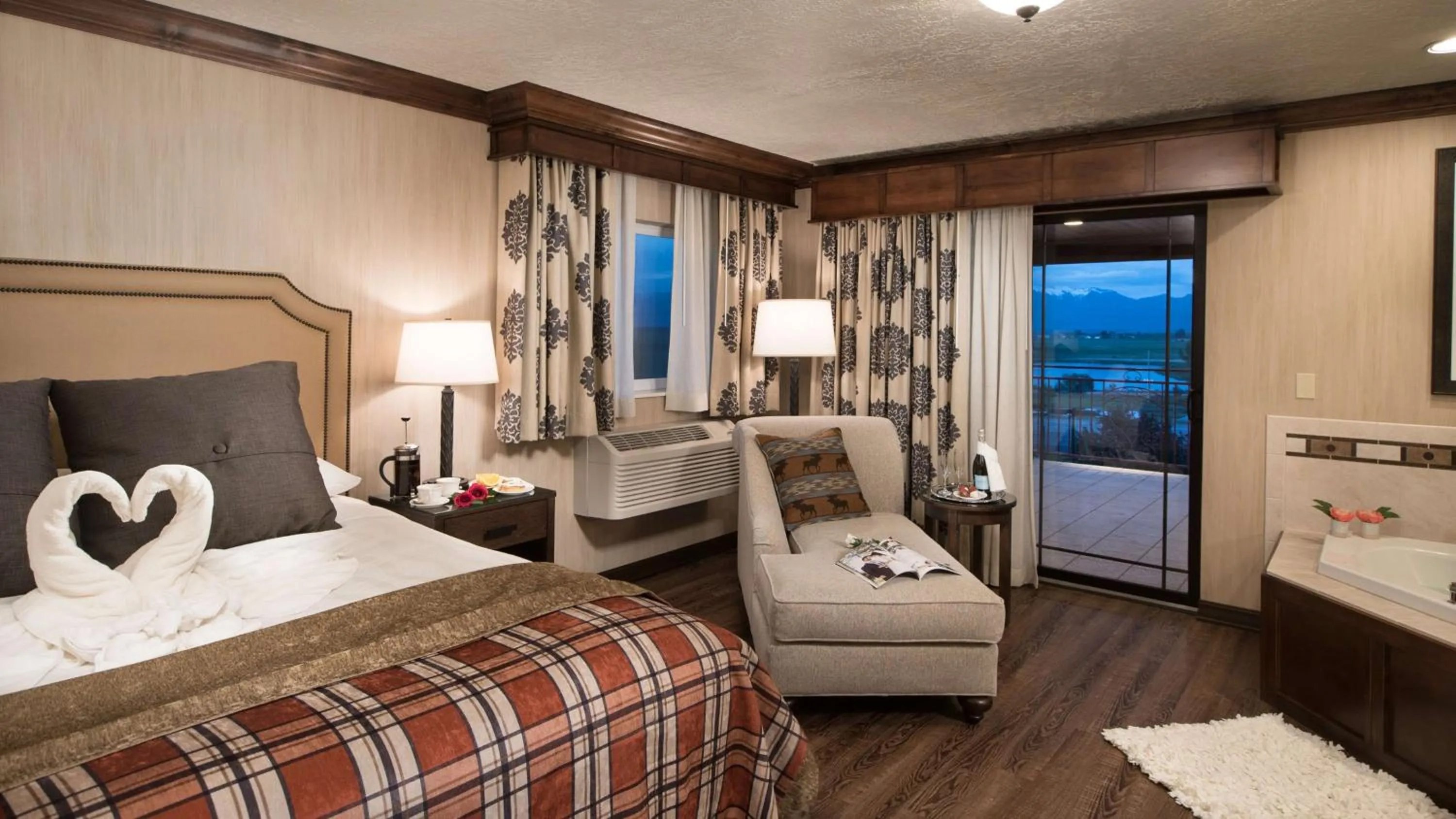 Photo of the whole room, Bed in Best Western Plus Flathead Lake Inn and Suites