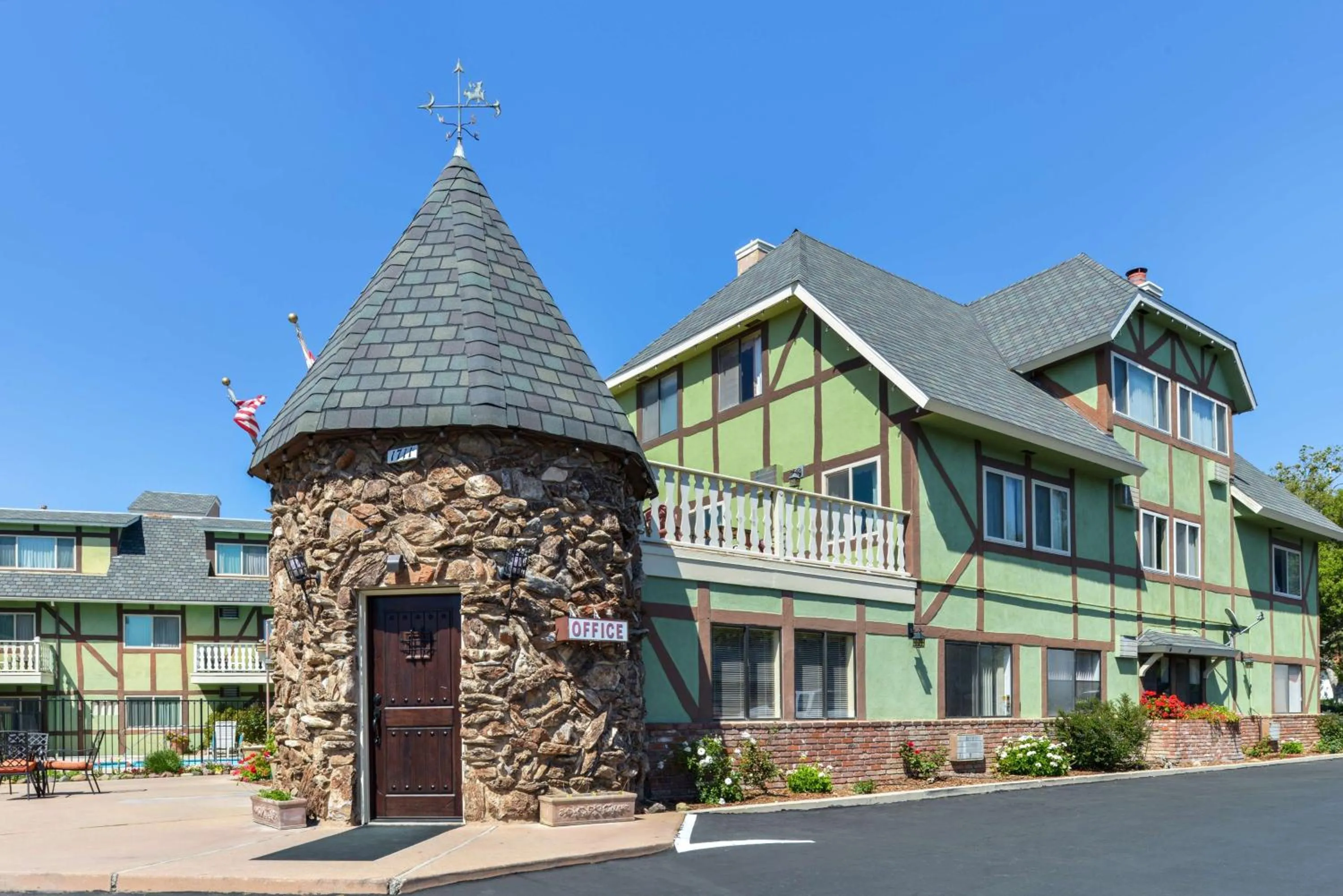 Property building in Svendsgaard's Lodge- Americas Best Value Inn & Suites
