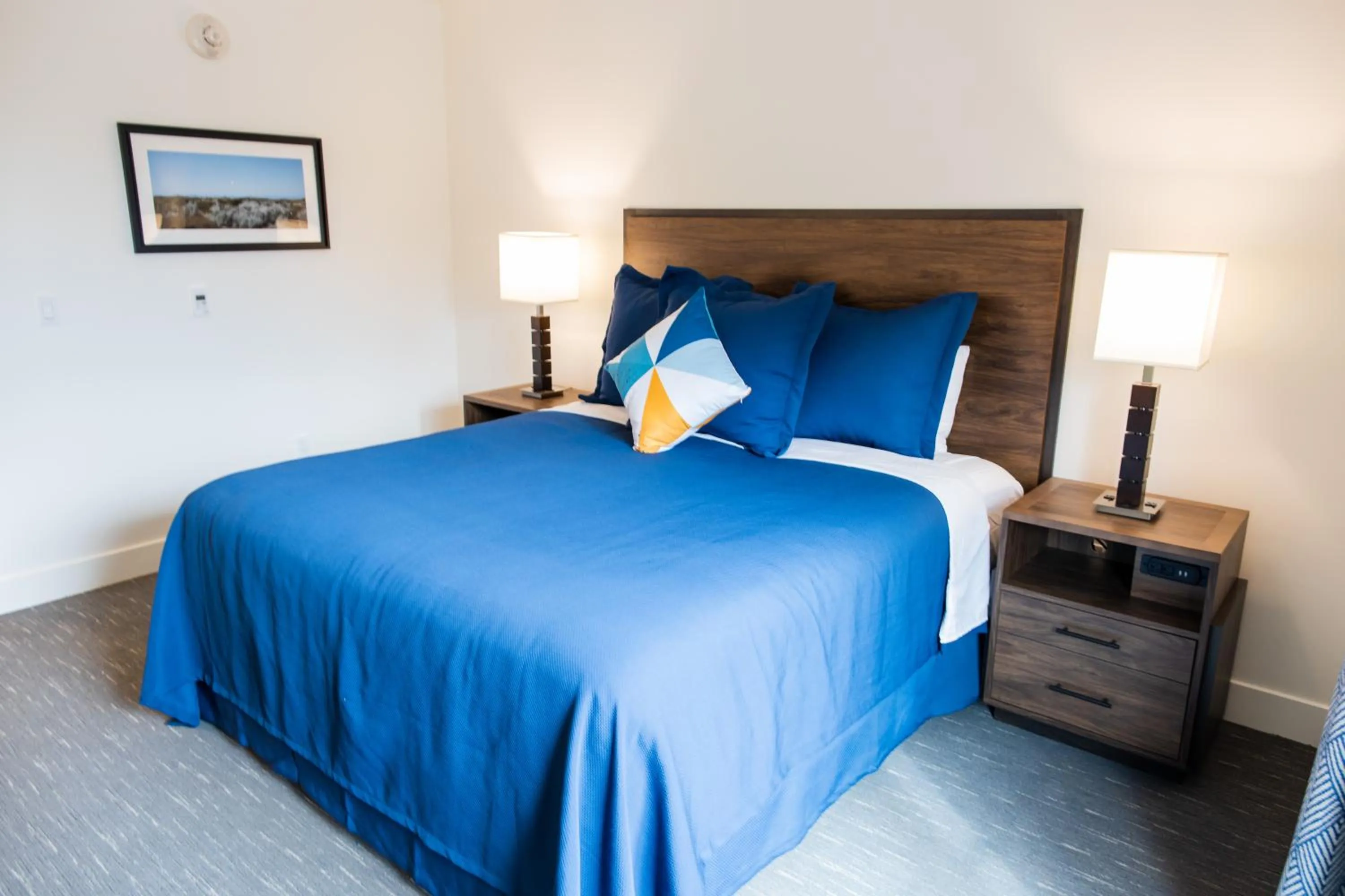 Bed in La Playa Inn Santa Barbara