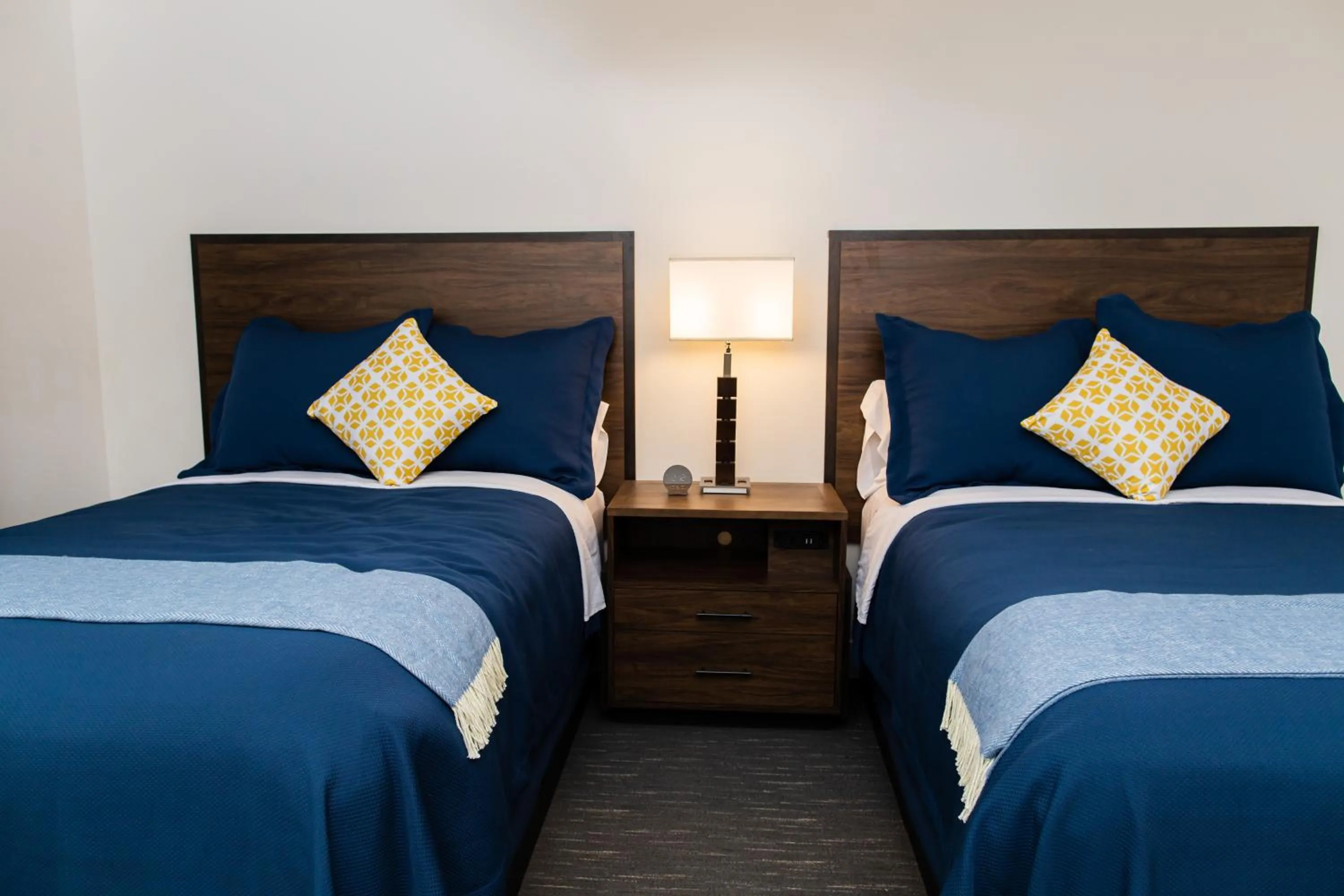 Bed in La Playa Inn Santa Barbara