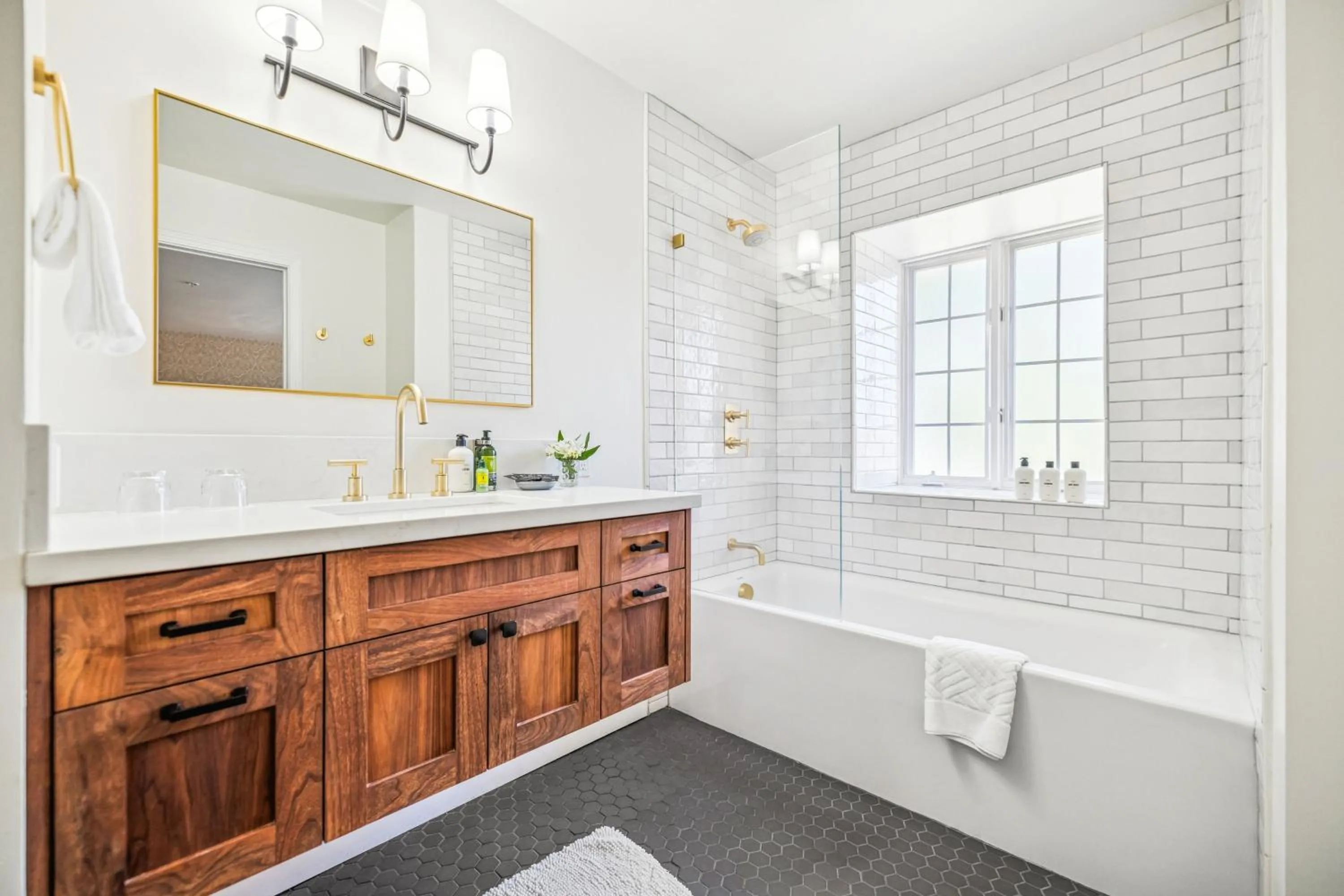 Shower in Mirabelle Inn