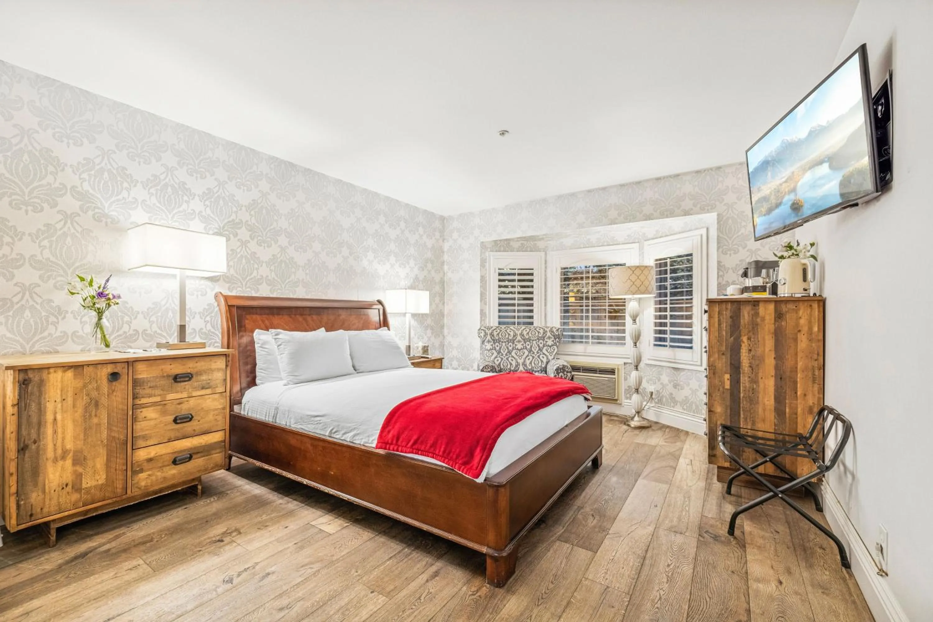 TV and multimedia, Bed in Mirabelle Inn