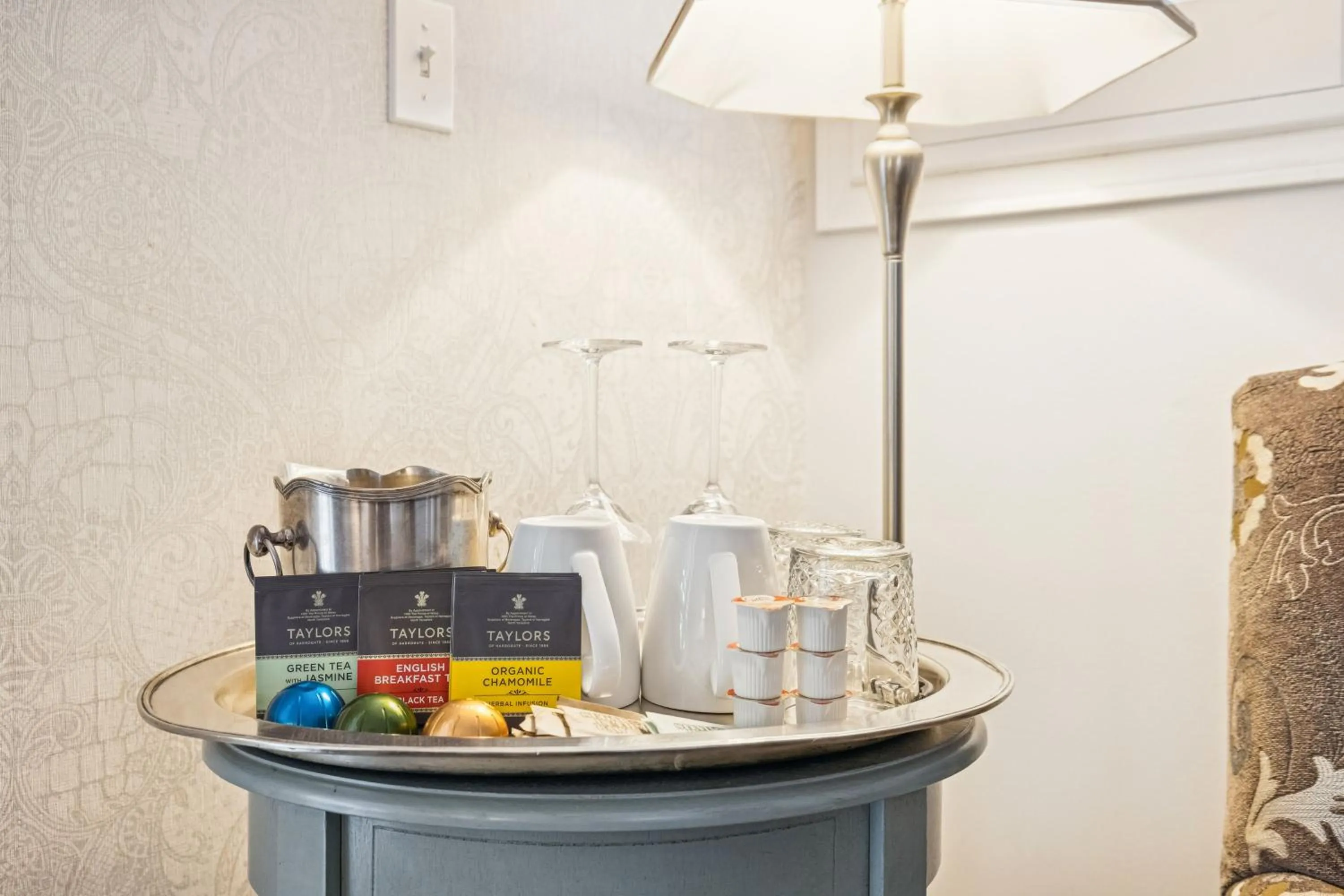 Coffee/tea facilities in Mirabelle Inn