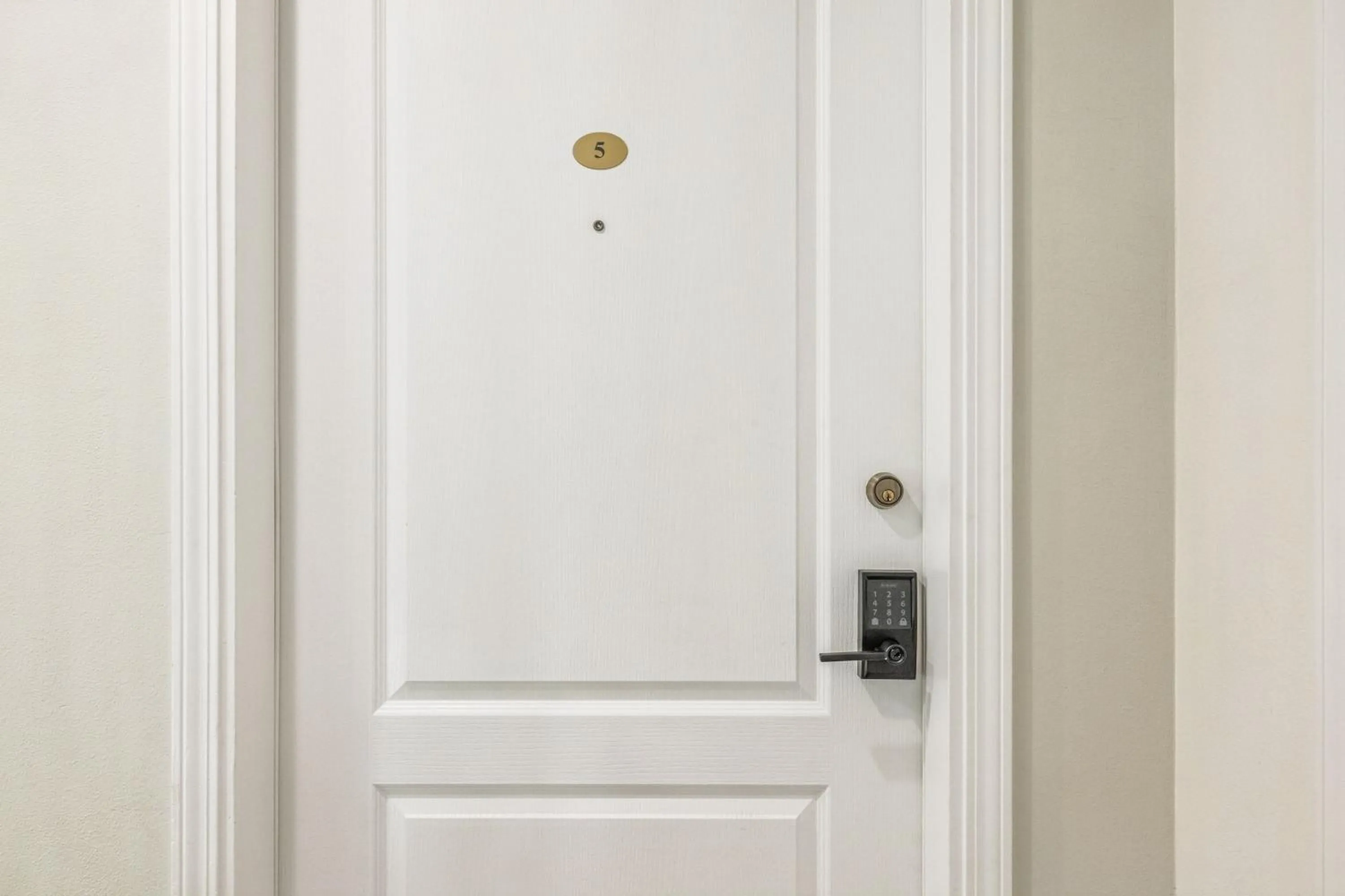 Facade/entrance in Mirabelle Inn