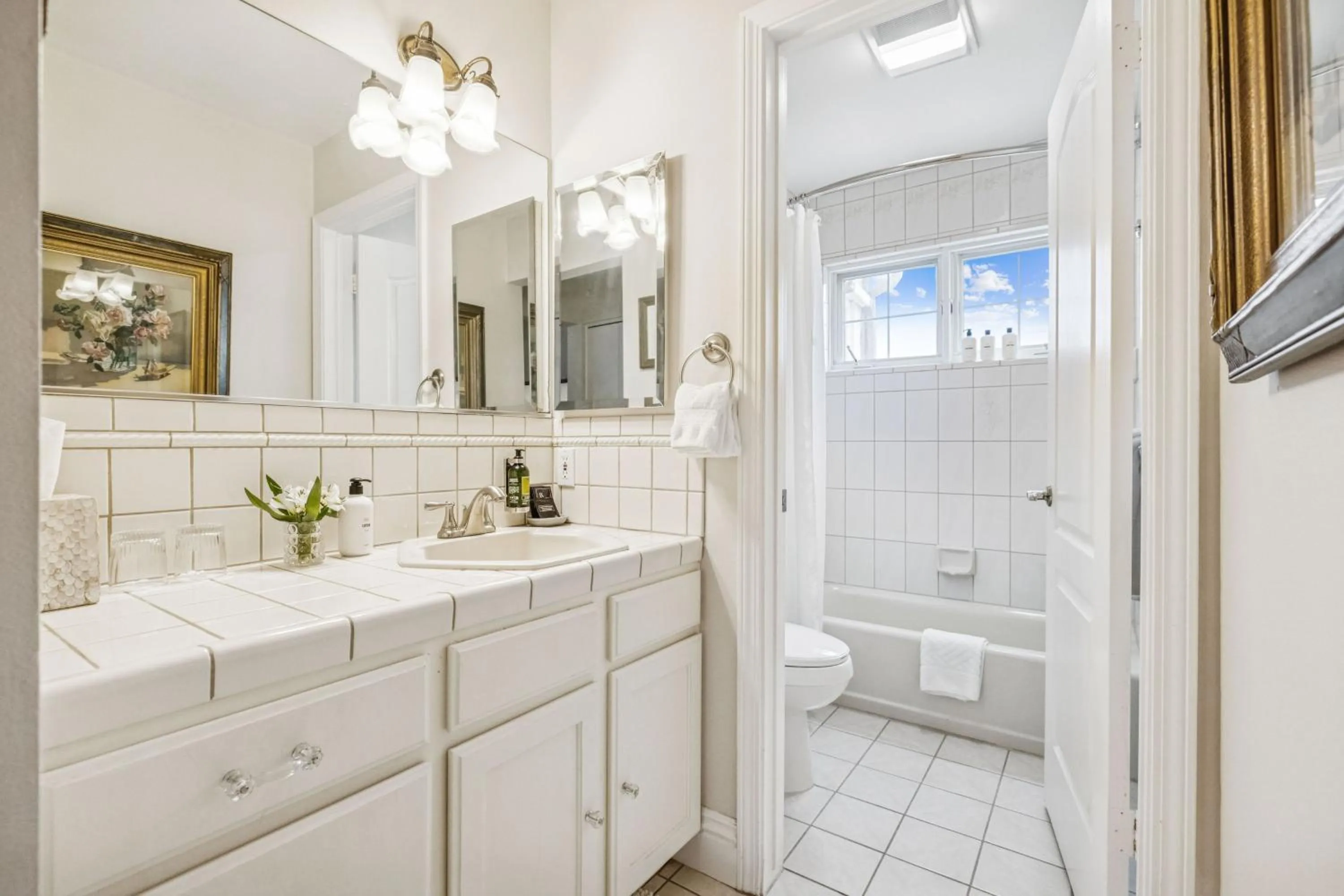 Shower in Mirabelle Inn