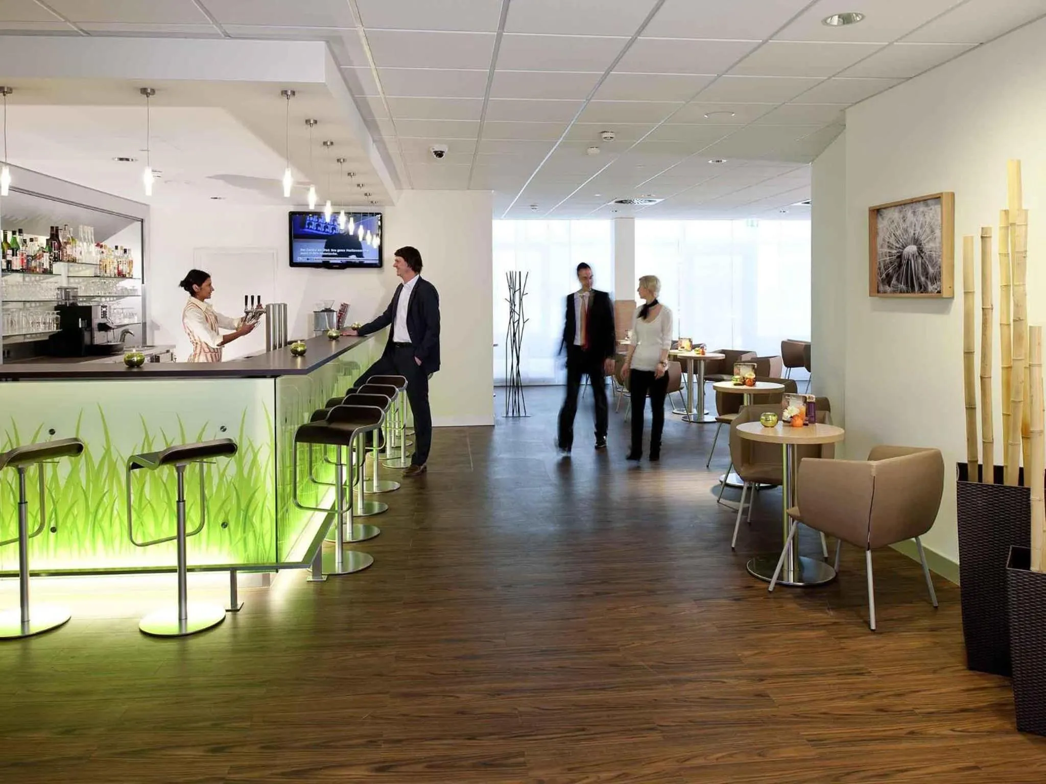 Lounge or bar in ibis Augsburg Hauptbahnhof