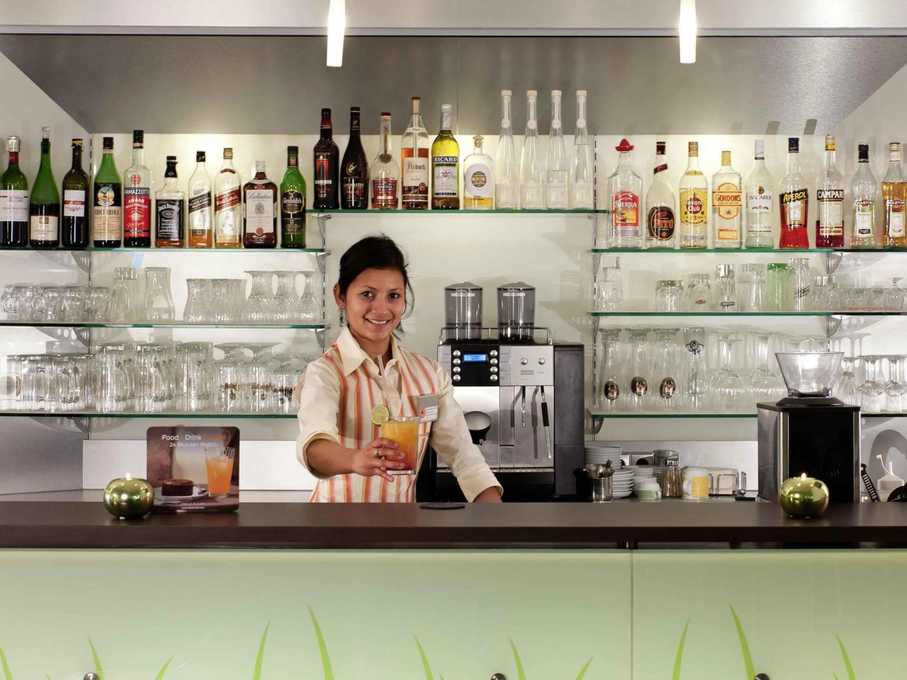 Lounge or bar in ibis Augsburg Hauptbahnhof