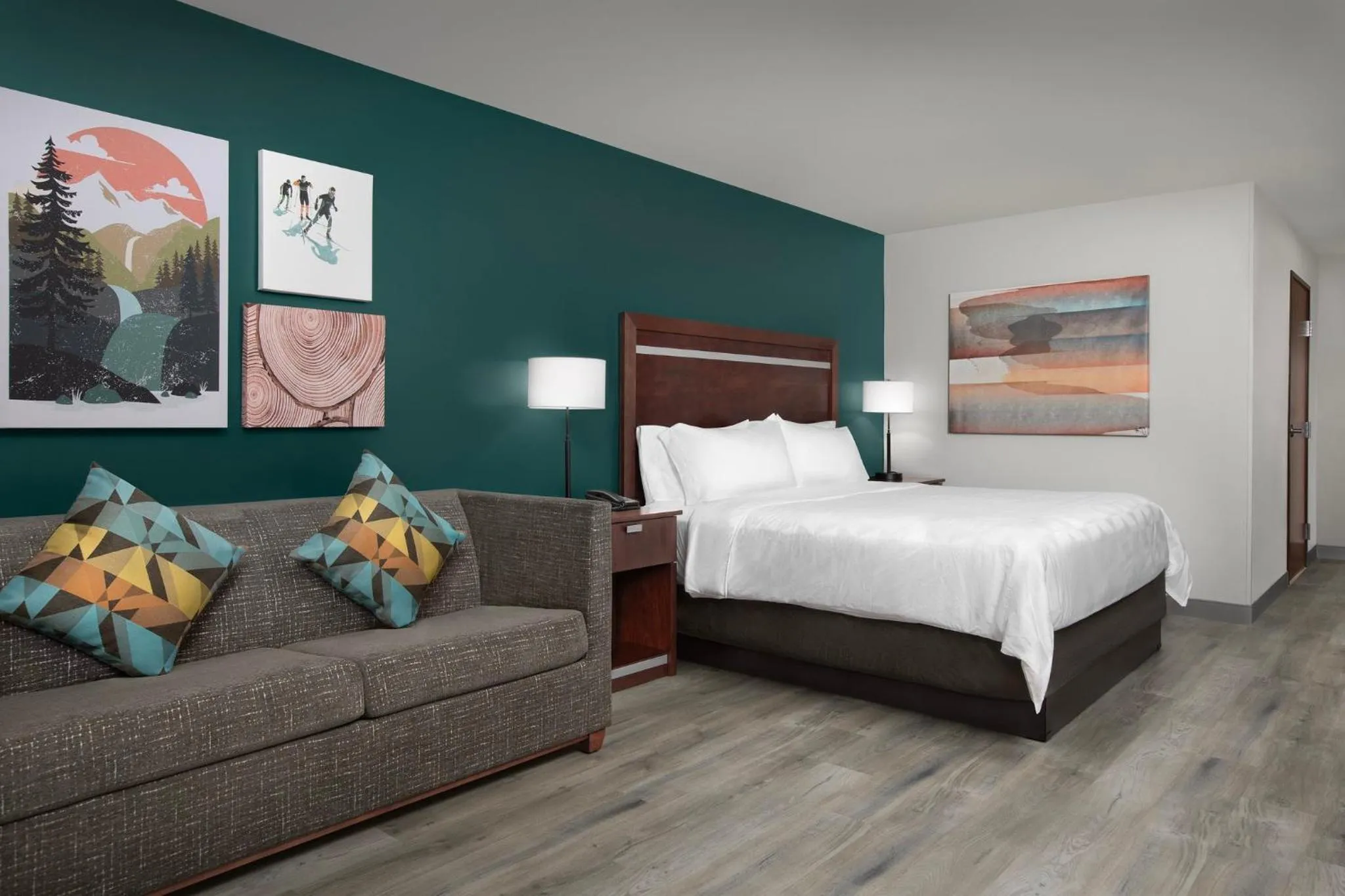 Photo of the whole room, Bed in Holiday Inn & Suites Durango Downtown by IHG