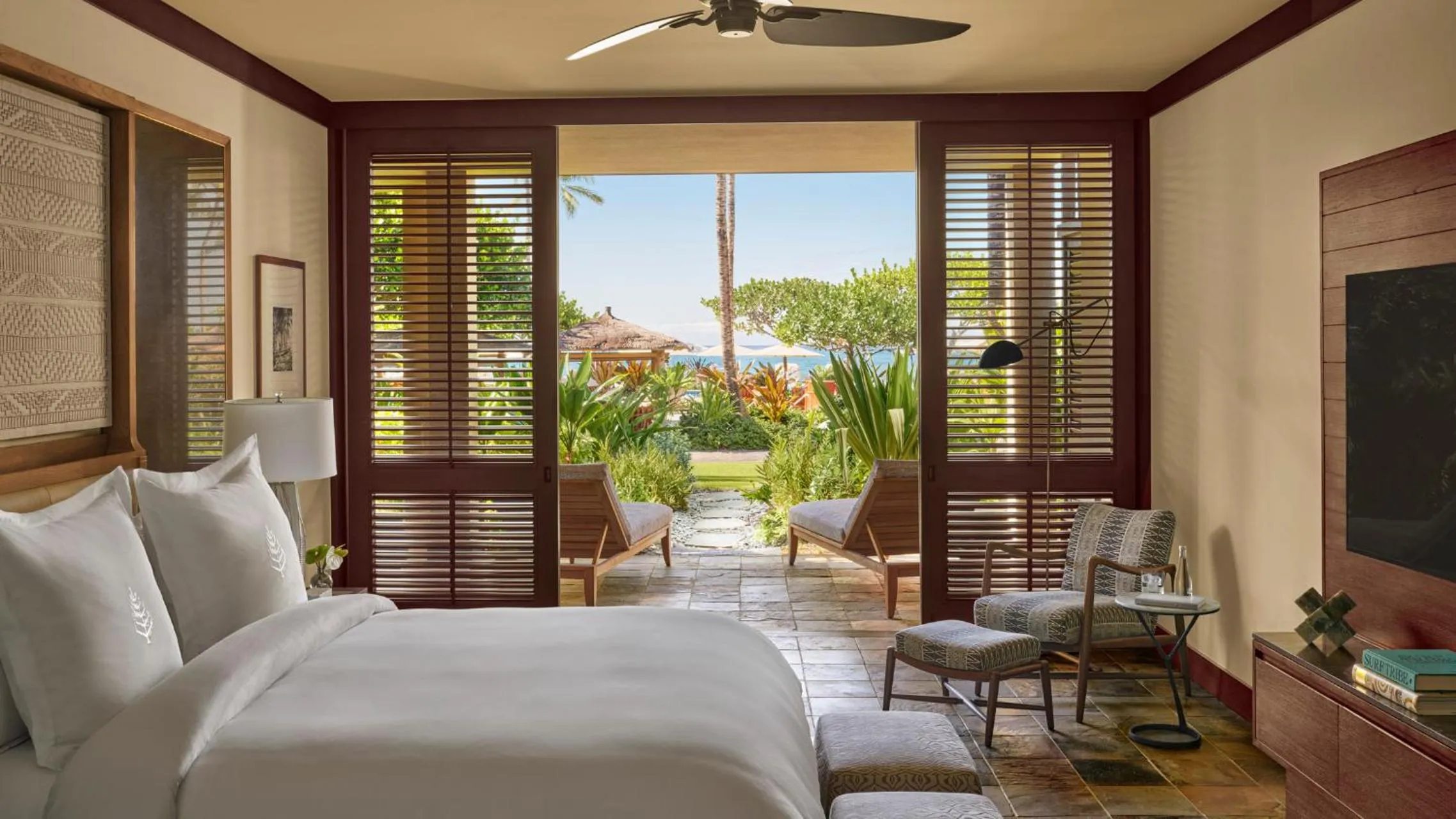 Bedroom, Bed in Four Seasons Resort Hualalai