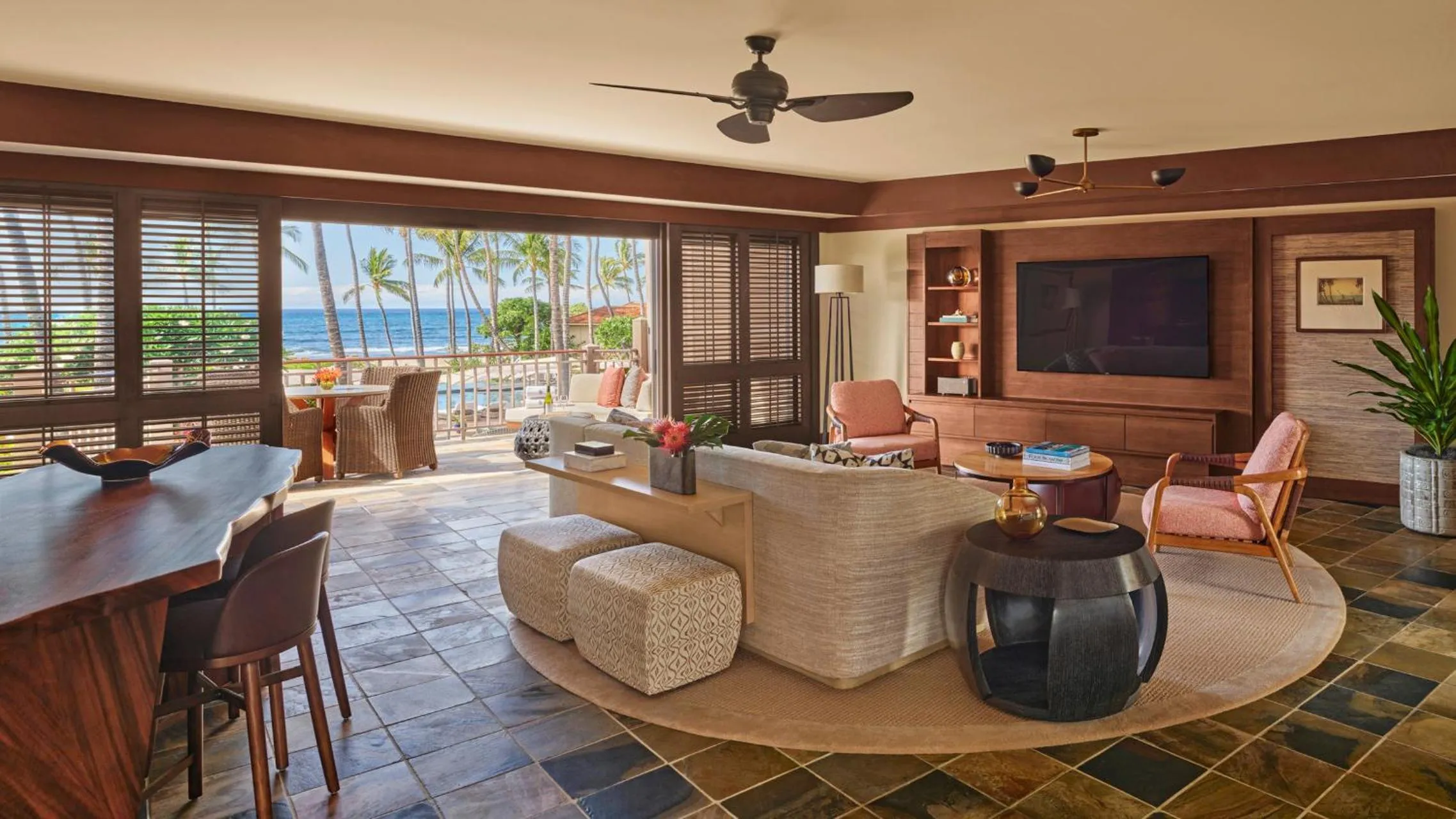 TV and multimedia in Four Seasons Resort Hualalai