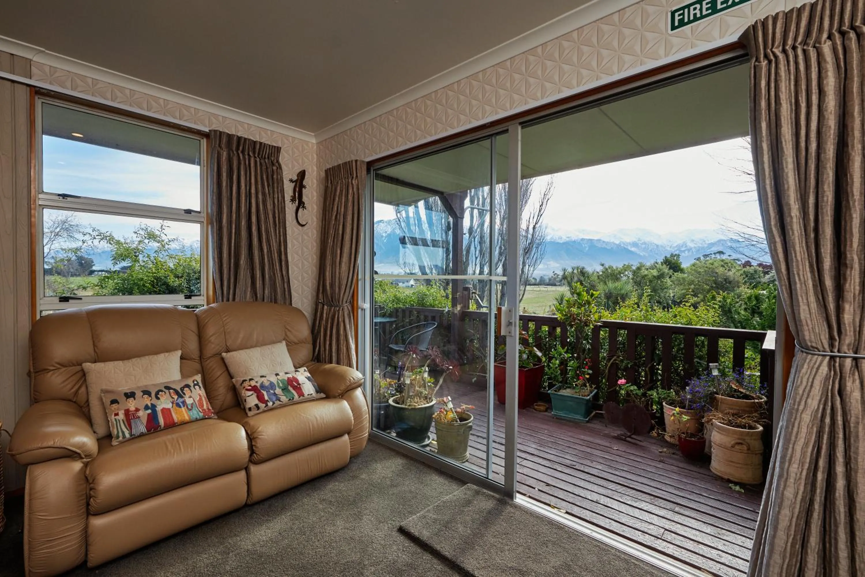 Communal lounge/ TV room in Brook House B&B & Cottages