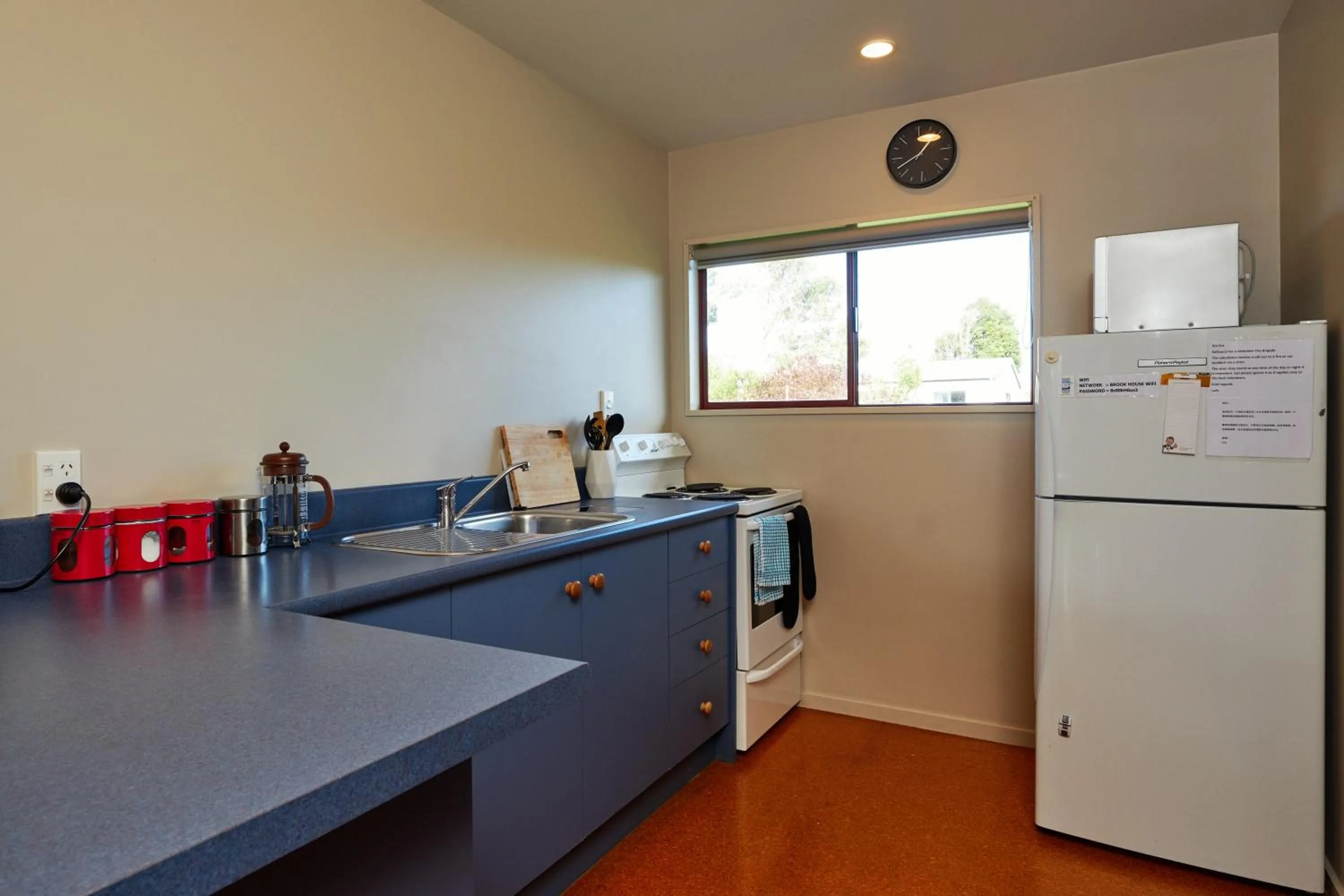 Kitchen or kitchenette in Brook House B&B & Cottages