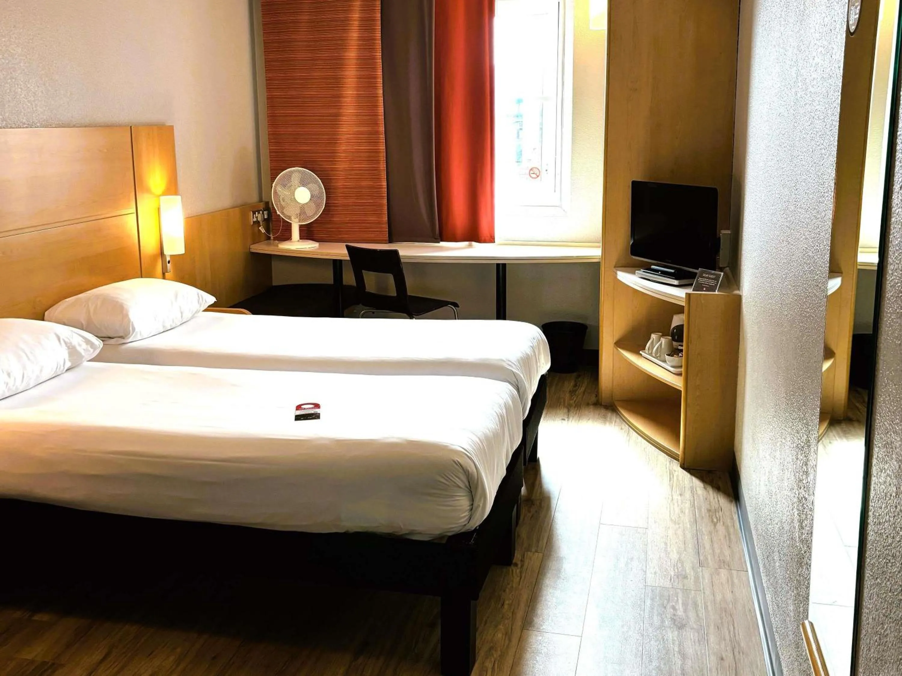 Bedroom, Bed in ibis Carlisle City Centre