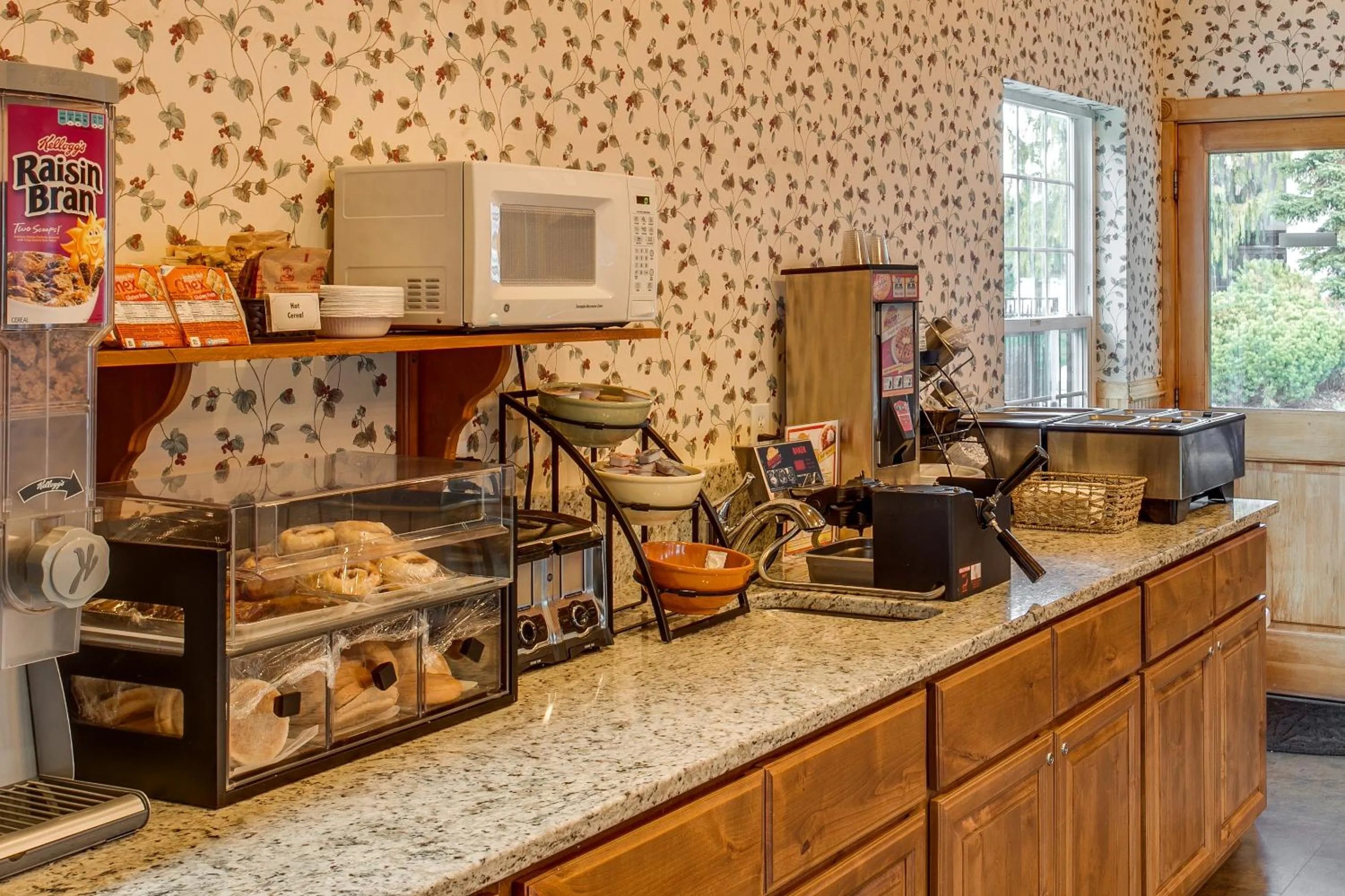 Continental breakfast in Der Ritterhof Inn