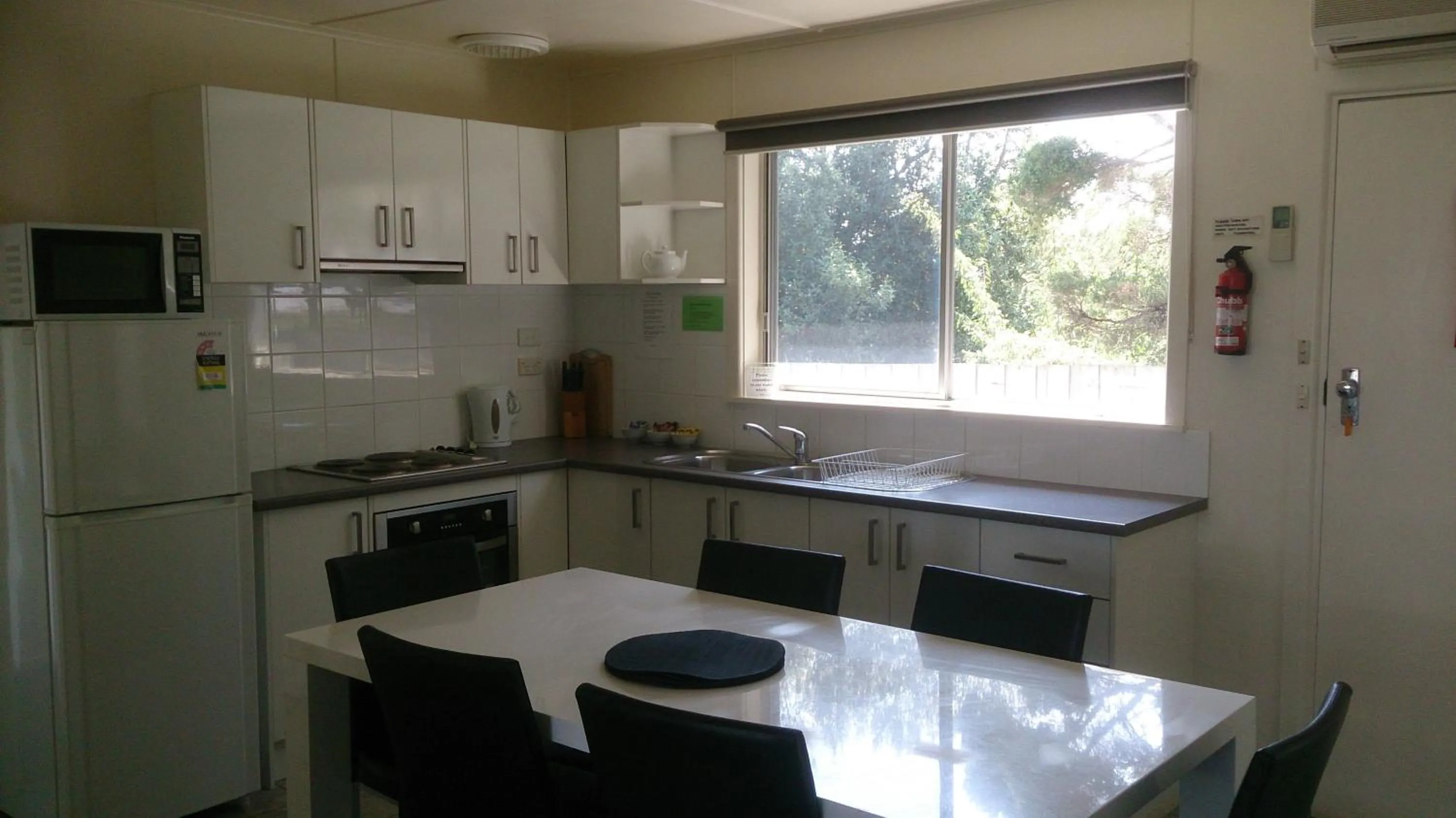 Kitchen or kitchenette in Phillip Island Cottages