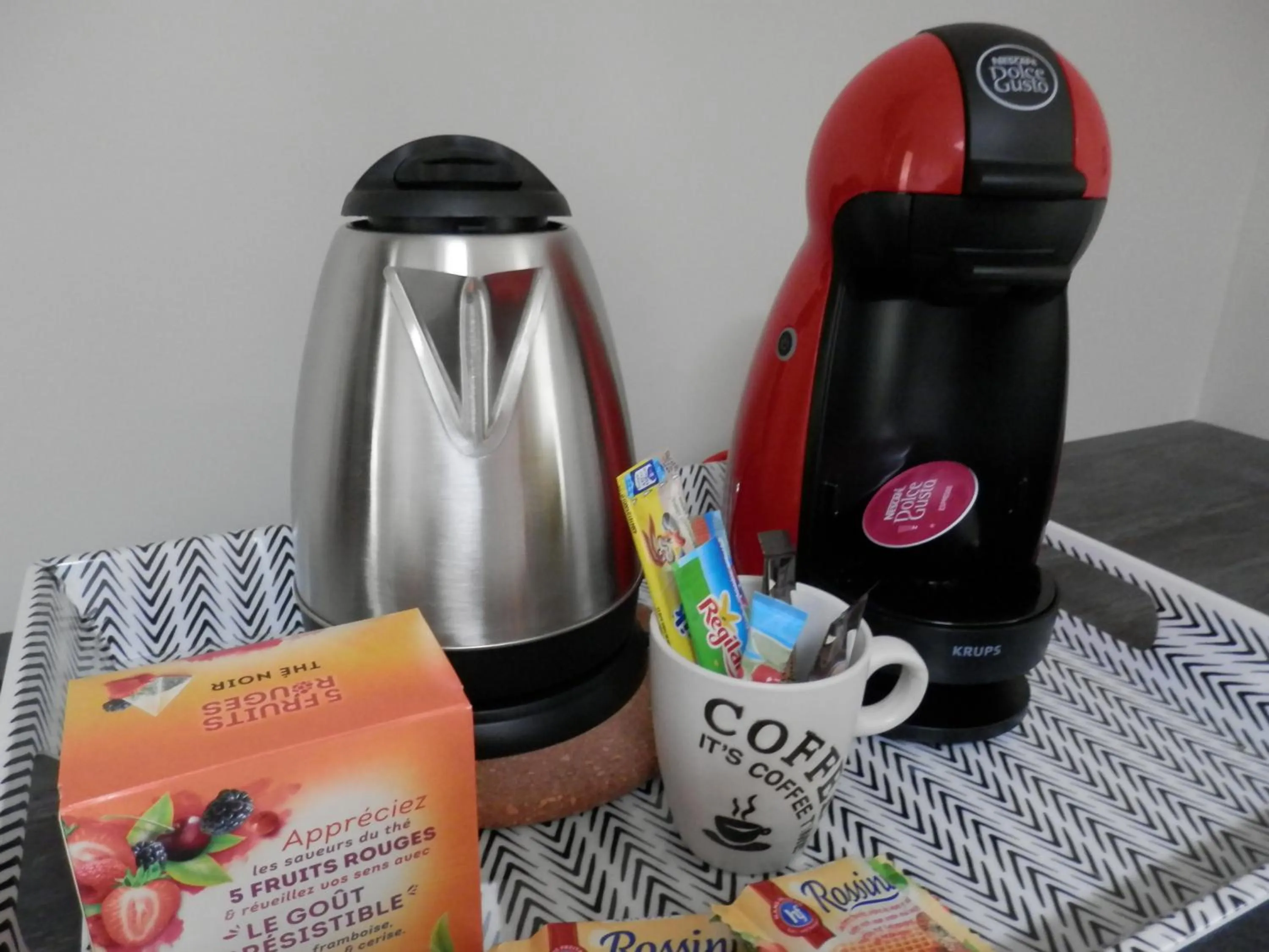 Coffee/tea facilities in Appart-hôtel Chanzy / Angoulême