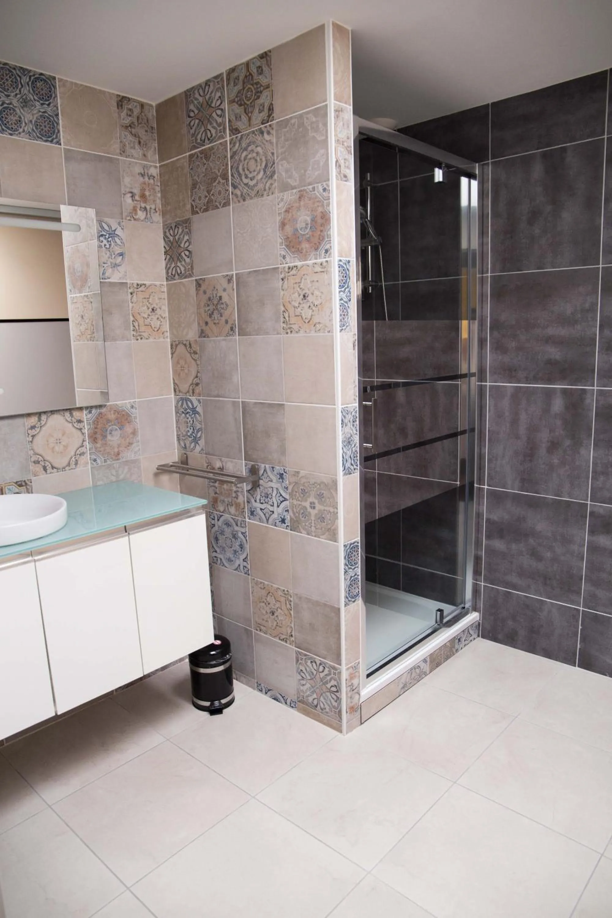 Shower in Appart-hôtel Chanzy / Angoulême