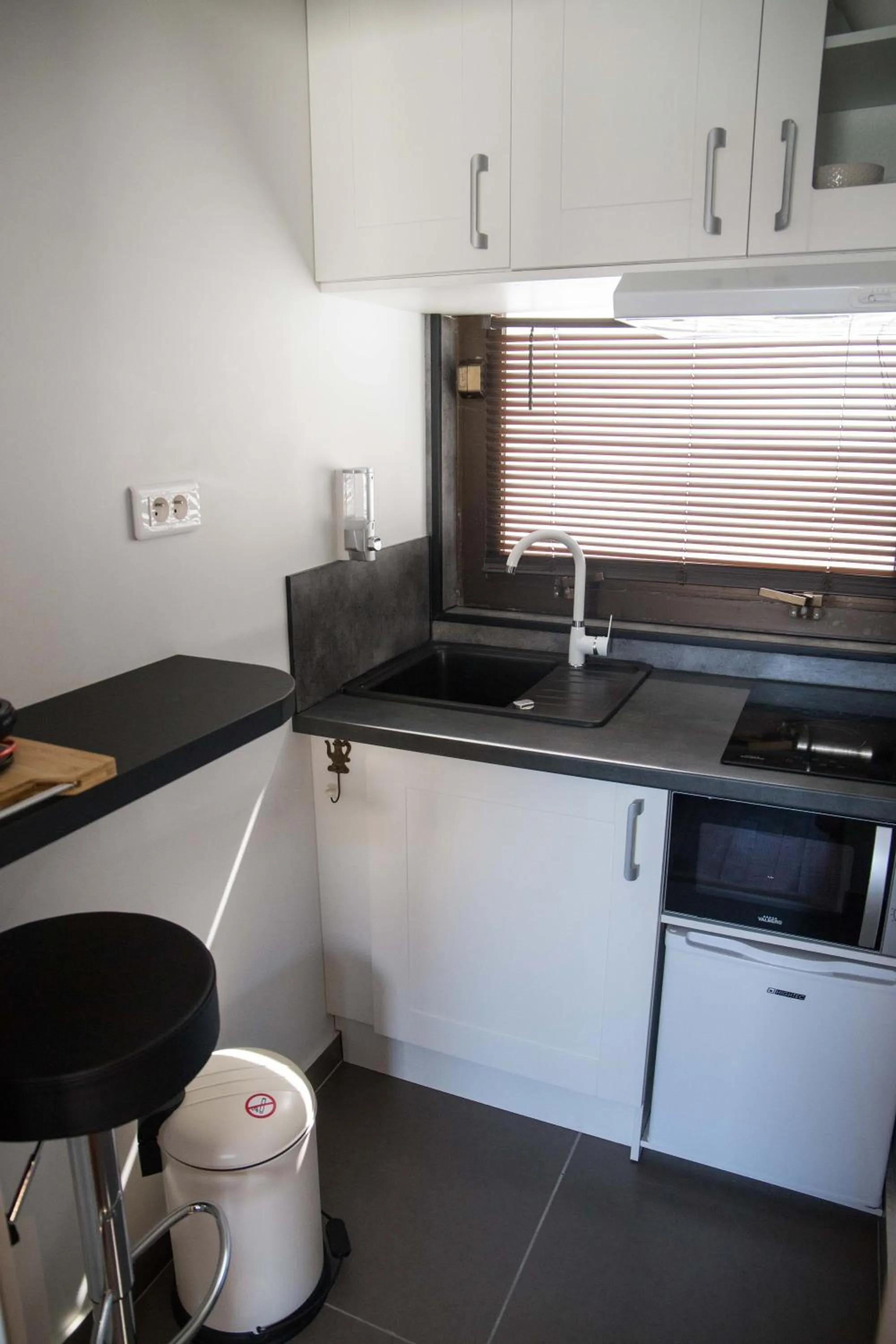 Kitchen or kitchenette in Appart-hôtel Chanzy / Angoulême