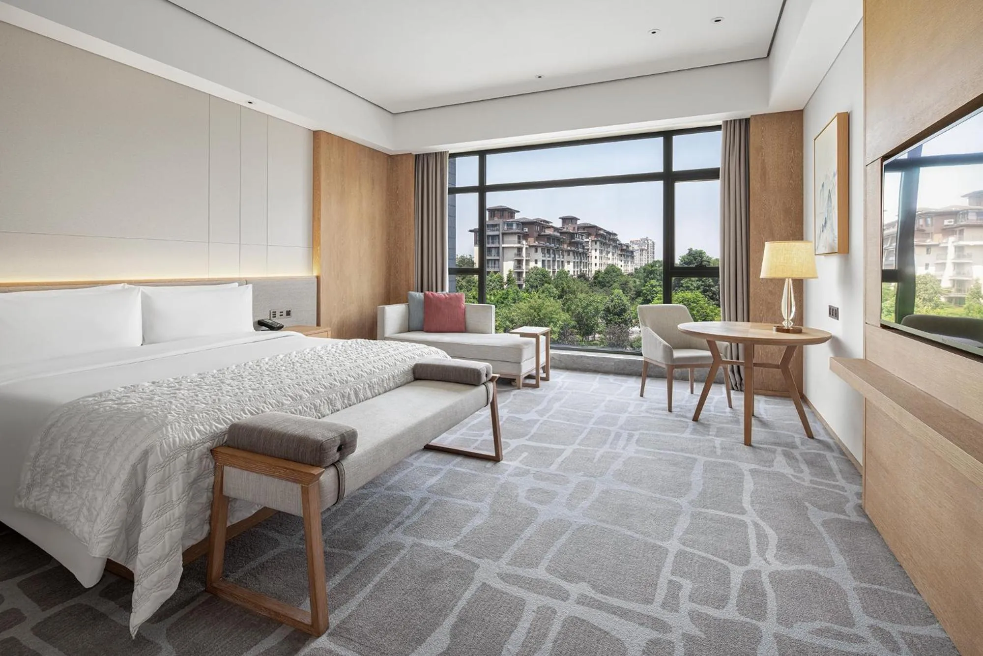 Bed in Le Meridien Emei Mountain Resort