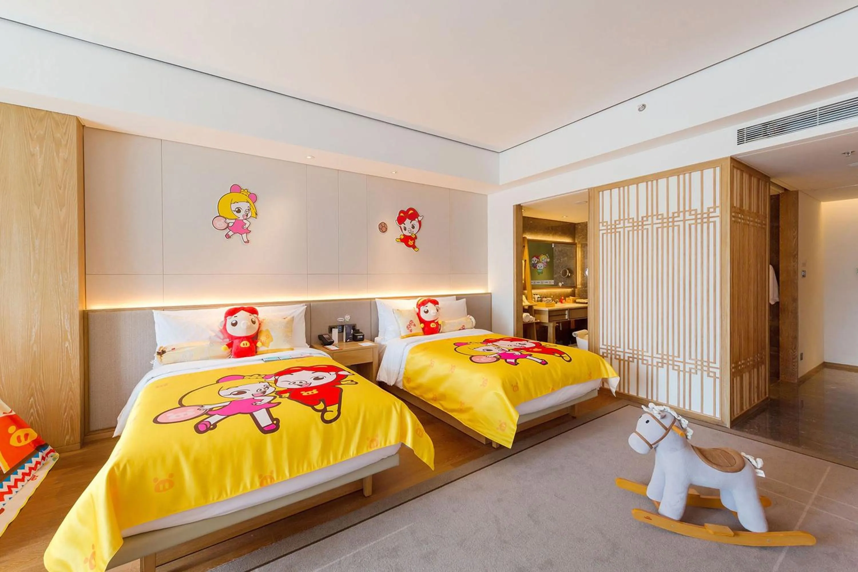Photo of the whole room, Bed in Le Meridien Emei Mountain Resort